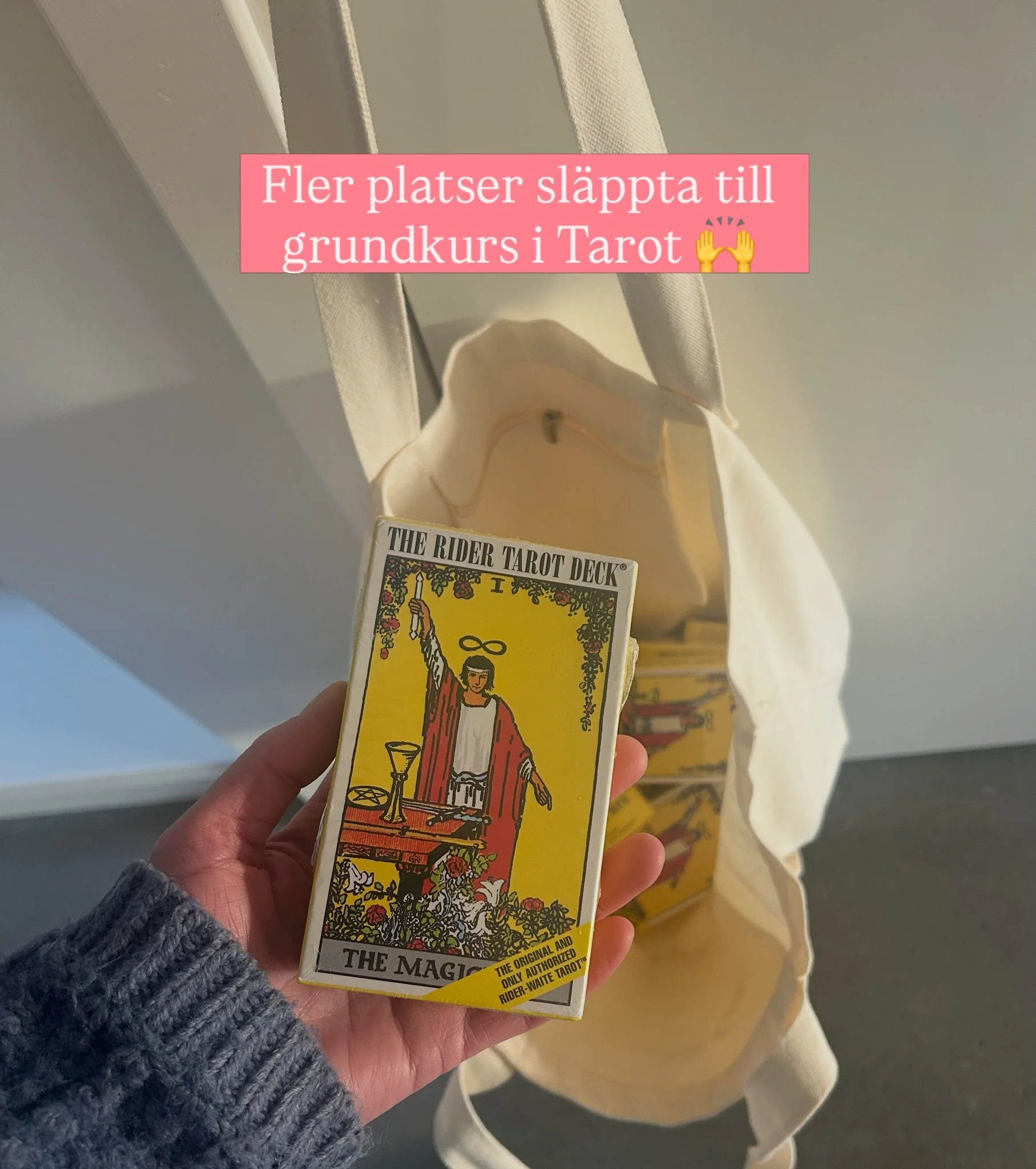 Tillbaka efter &ouml;nskem&aring;l! V&aring;rt mest bokade event: grundkurs i Tarot med Lisen Lading. 

&Auml;r du nyfiken p&aring; tarotkort och vill l&auml;ra dig hur du kan anv&auml;nda dem som ett verktyg f&ouml;r v&auml;gledning, klarhet och sj&