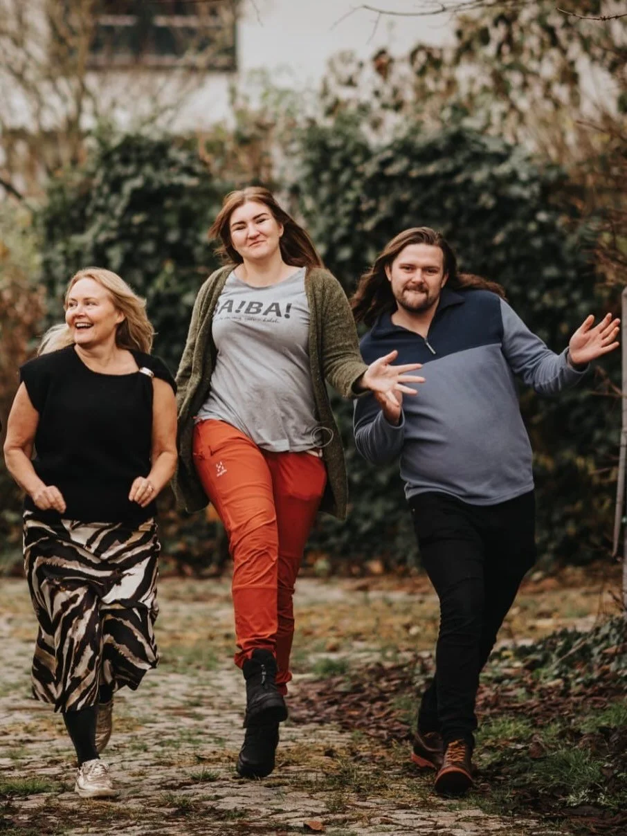 Nu &auml;r de redo &ndash; v&aring;ra nya utbildade informat&ouml;rer! 🌟
Under h&ouml;sten startades ett viktigt projekt: informat&ouml;rsverksamheten. Nu har vi genomf&ouml;rt tv&aring; utbildningsomg&aring;ngar och &auml;r otroligt stolta &ouml;ve