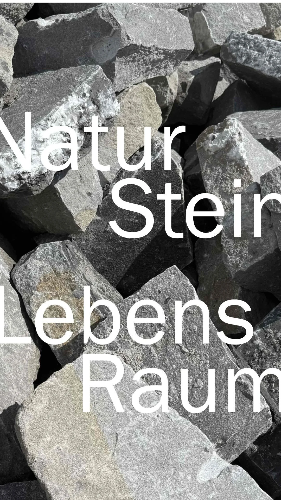 Gestalten mit Stein bedeutet bauen mit Zeit, Geduld und Hingabe – Handwerk, das lebt.
Naturstein ist roh, echt, lebendig. Mit Herzblut und Präzision verwandeln wir ihn in bleibende Formen voller Ausdruck.
Wir schaffen Terrassen zum Verwei