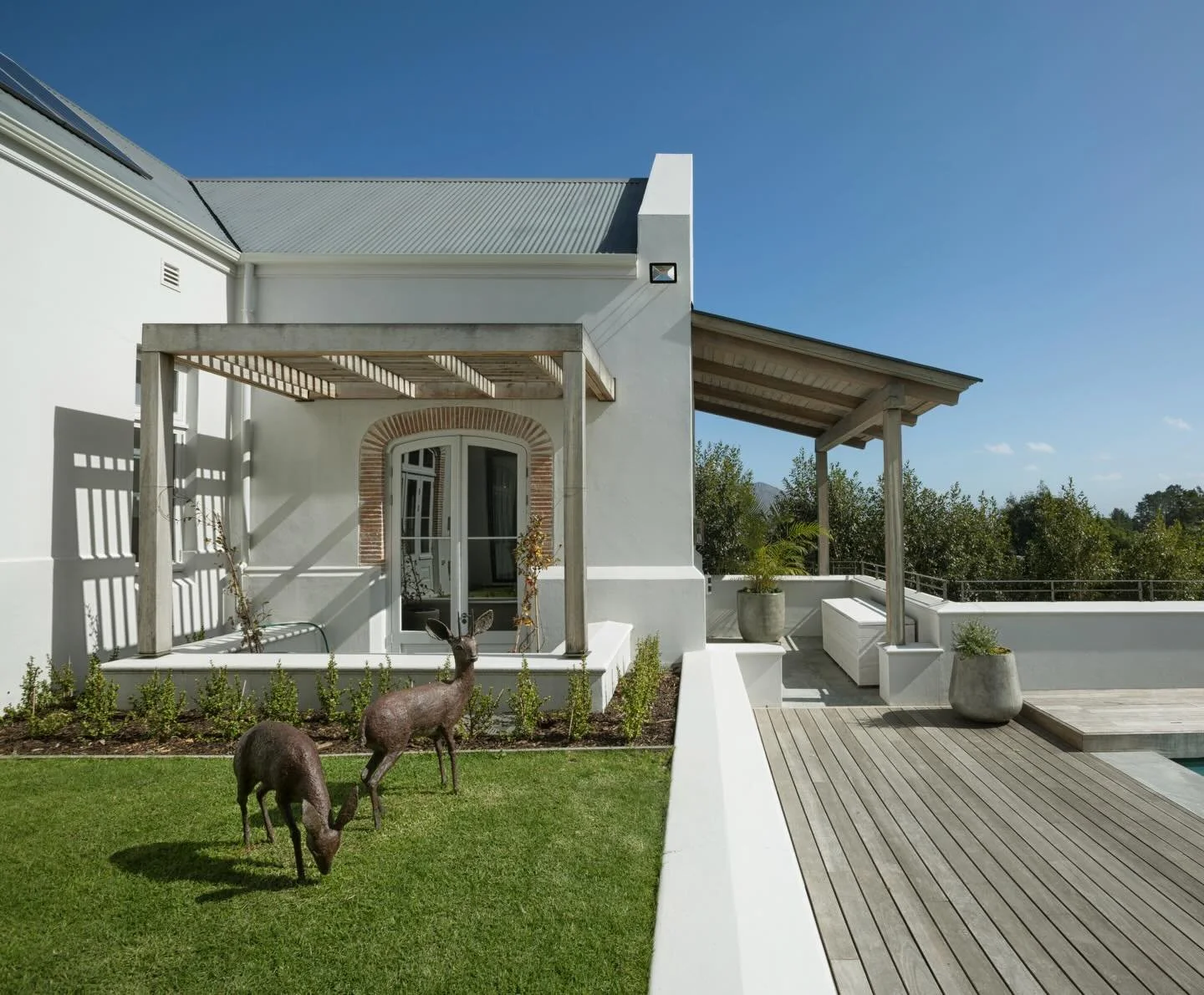 White walls, winding walkways and a garden that invites you to slow down.