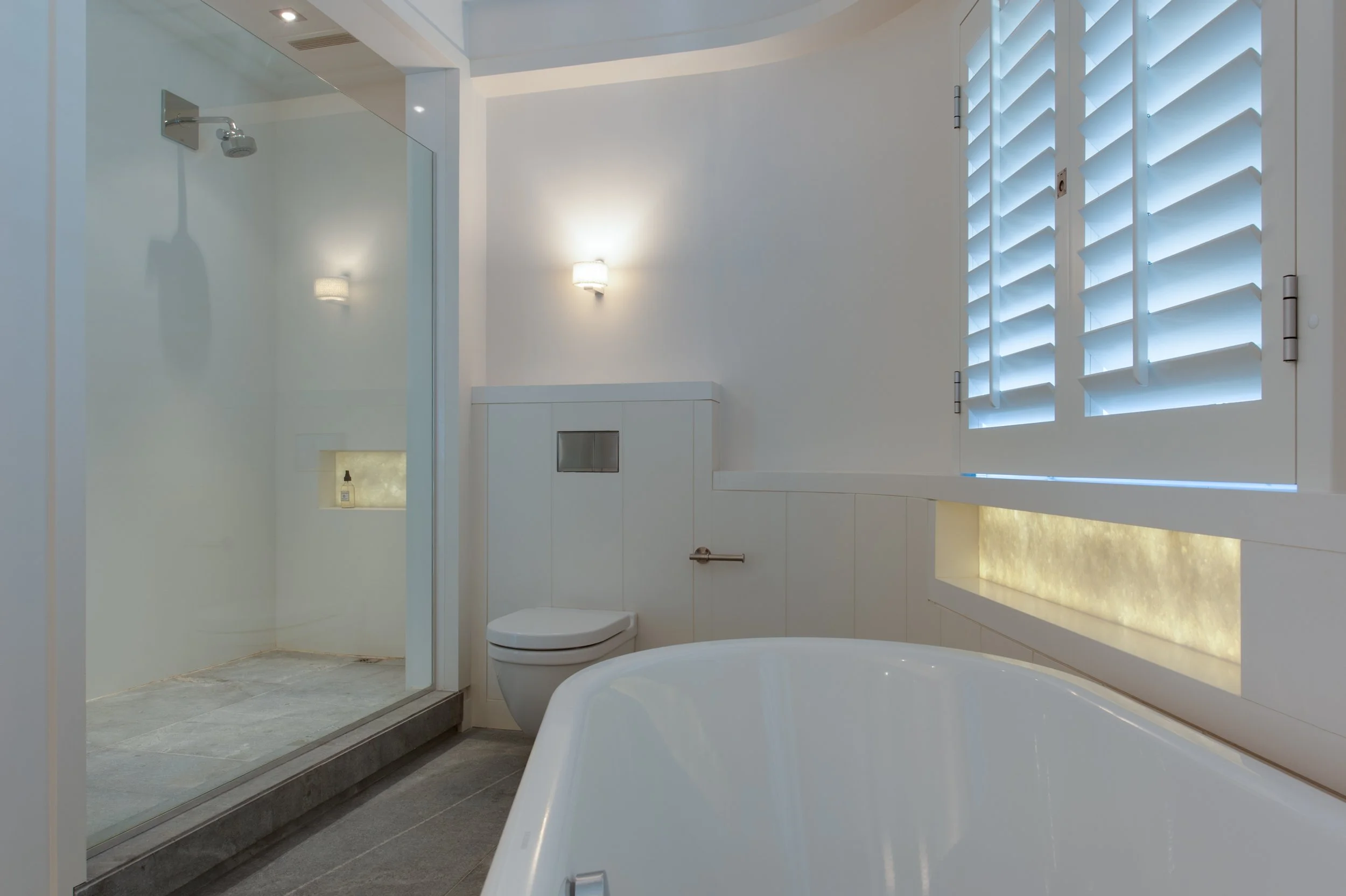 silvester apartment - main bathroom #3.jpg