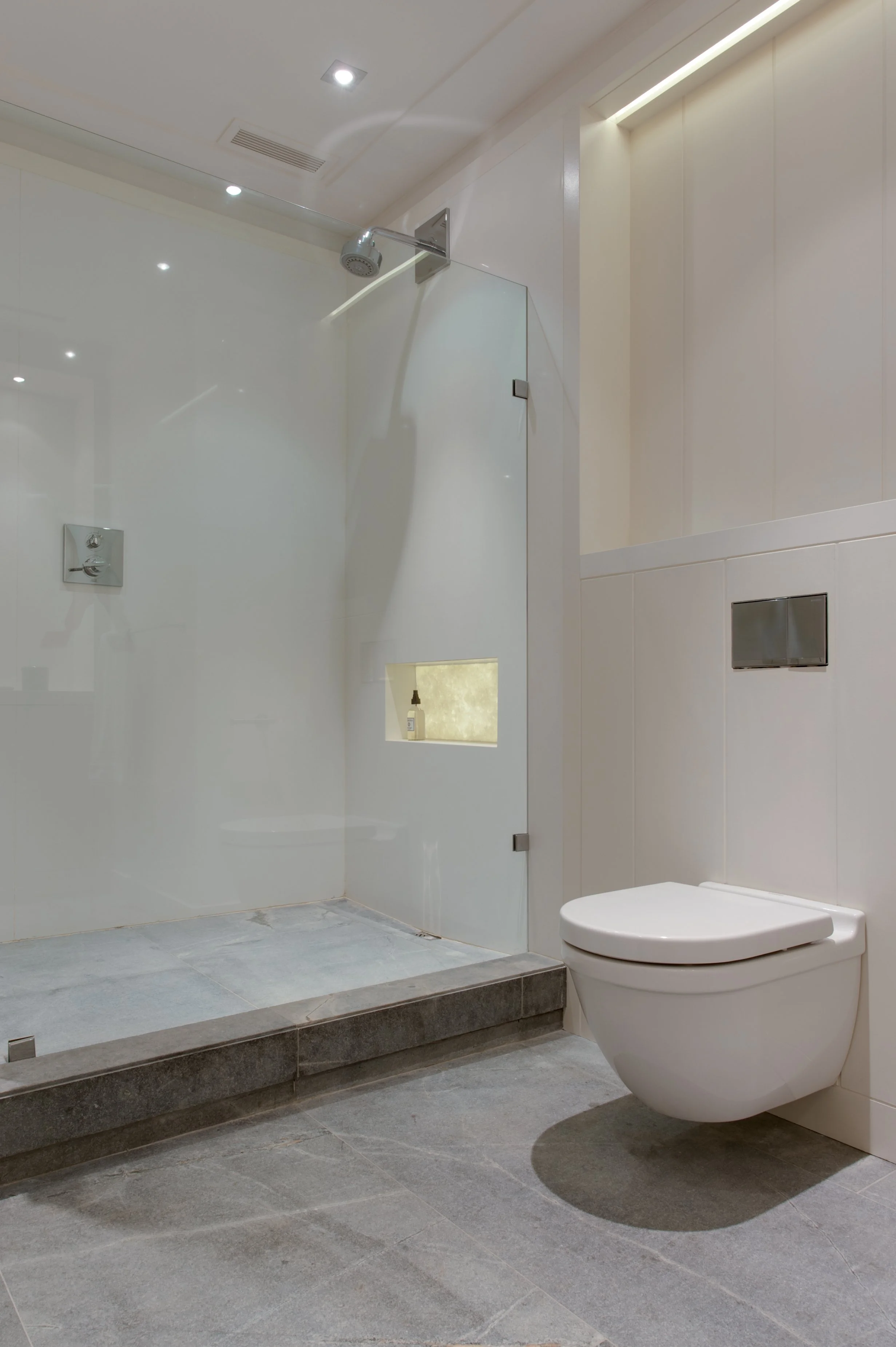 silvester apartment - third bathroom #2.jpg