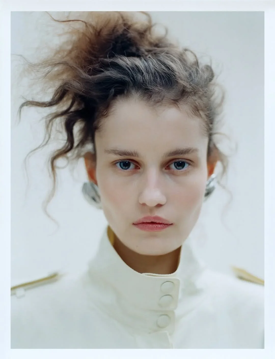 FREE+FALL+-+@numero.istanbul+issue+n•1+Analog+outtakes+from+the+shoot+editor+in+chief+@gulenyelm-2.webp