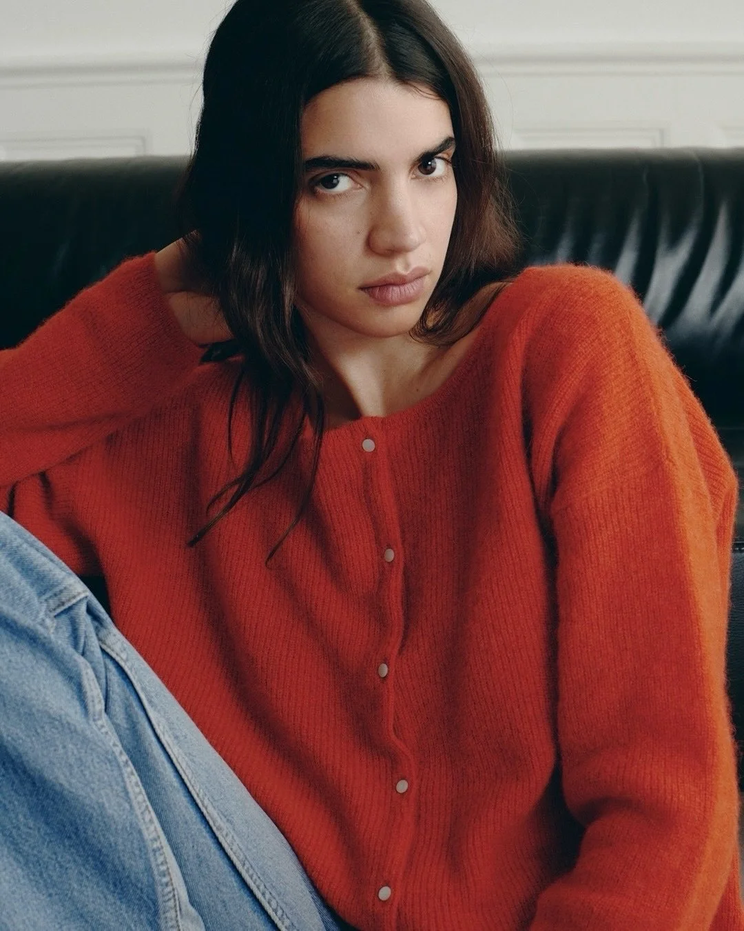 Sézane — Photo: Anne Piqué —  Hair & Make up artist Sacha Giraudeau C/o Home Agency — Baci Management team: Hair & Make up assistant Julie Coone 