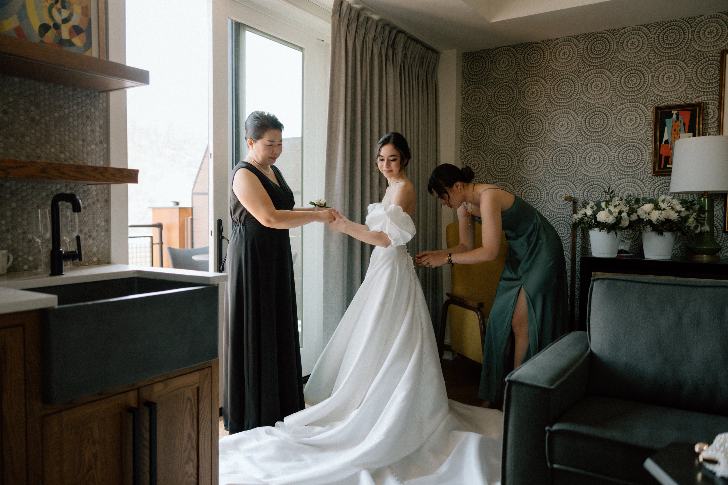 river-house-at-odettes-wedding-cara-marie-photography-gettingready-64.jpg