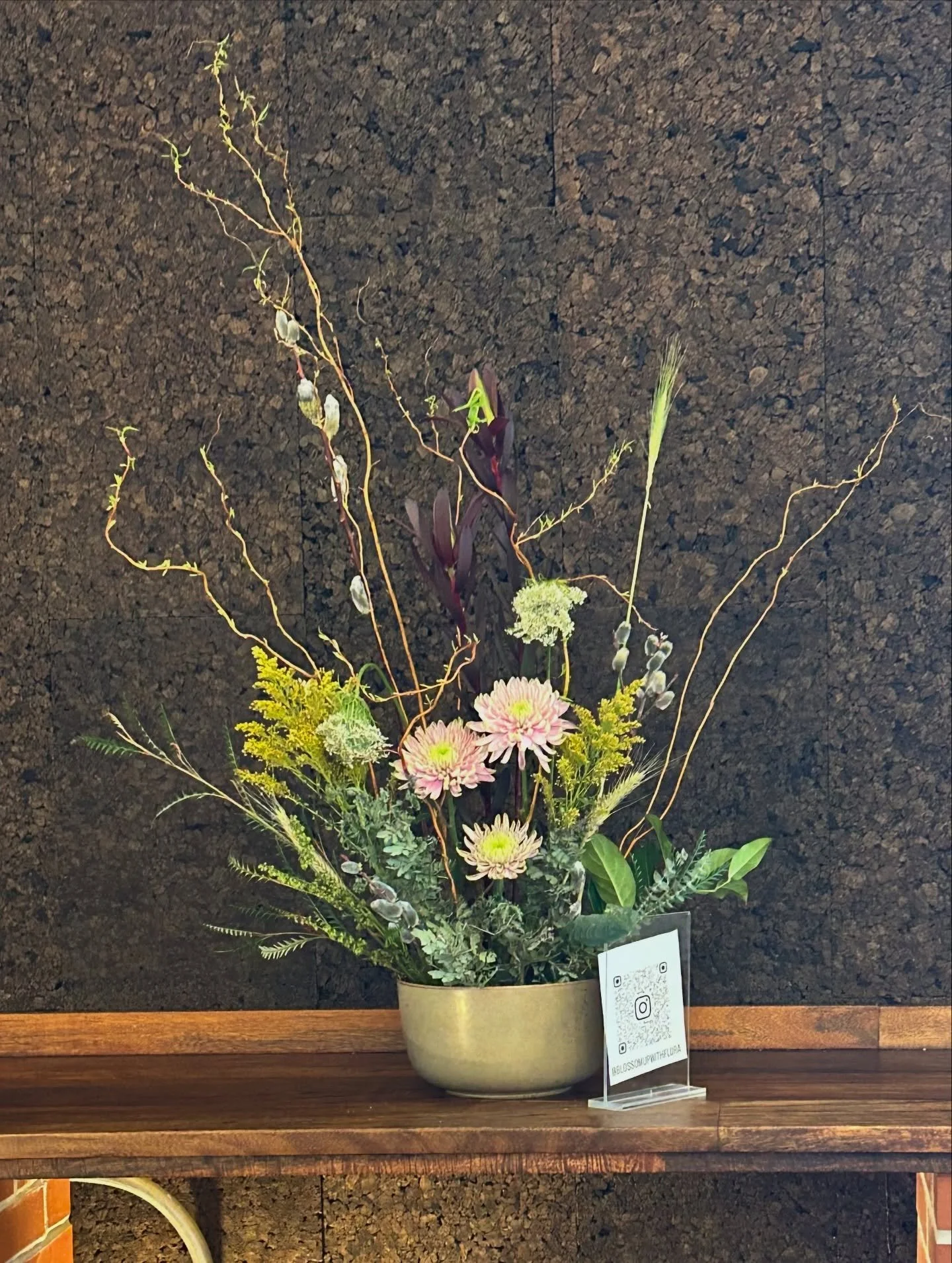 After a long, snowy Winter ❄️ Spring is just around the corner 🌿 
Thank you to @nickandsonsbakery for once again featuring my work at their shop! 

#flowerart #flowertherapy #bouquet #naturalbeauty #healingflowers