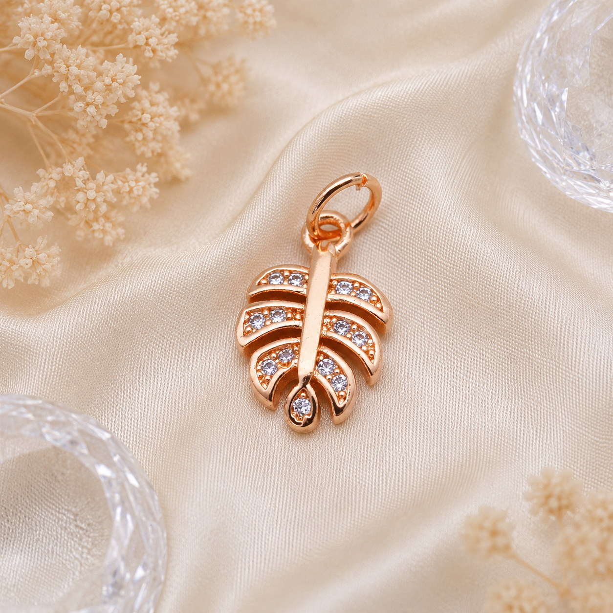 Monstera Leaf Classic Charm