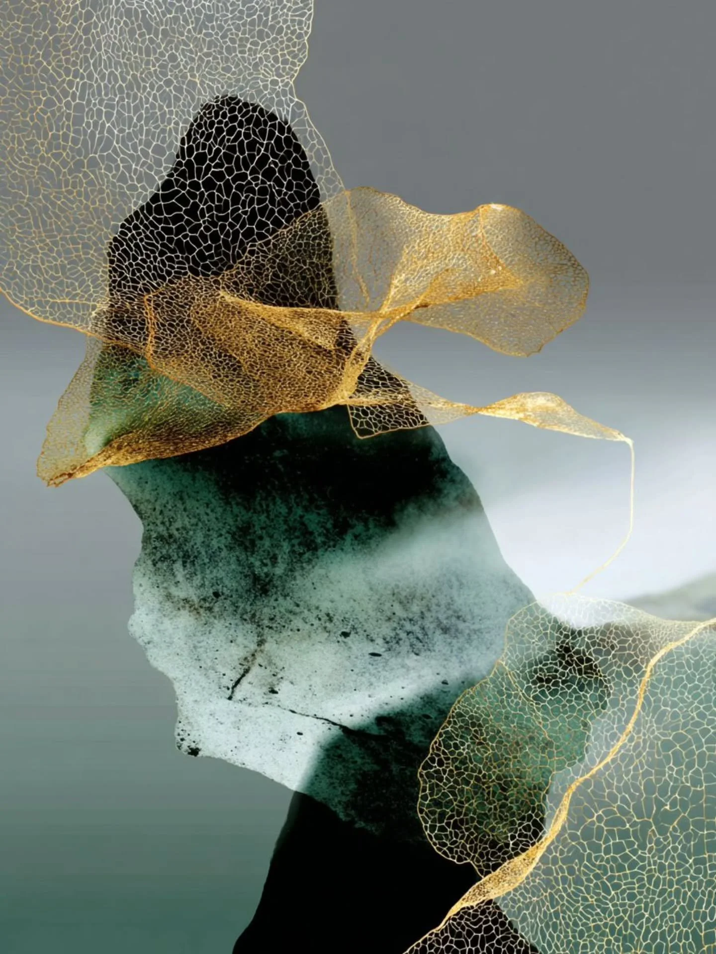 Faces of Leadership / F&uuml;hrungsbilder mit KI ~ NO. 1

Die F&uuml;hrungskraft, Innenarchitektin und Gesch&auml;ftsf&uuml;hrerin einer Schweizer Schreinerei beschreibt sich selbst als vielschichtig und neugierig. F&uuml;r ihr Visionsbild w&uuml;nsc