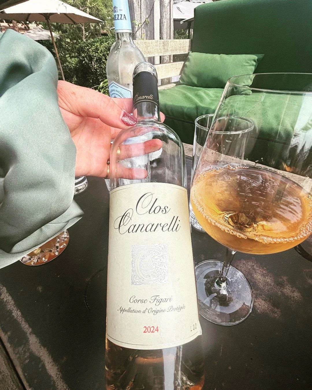 📍Escapade à Porto-Vecchio, au sublime @grand.hotel.de.cala.rossa | @relaischateaux. Un moment suspendu, sublimé par la dégustation d’un @closcanarelli en #Biodynamie, alliance parfaite entre raffinement et terroir corse.