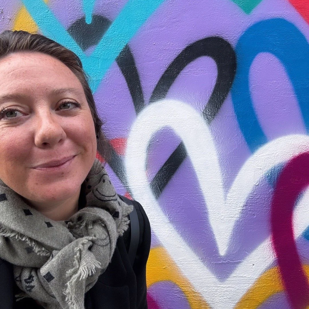 📍 #NottingHill #Londres 🇬🇧 | Un mur de c&oelig;urs, et l&rsquo;envie de parler de ce qui fait battre le n&ocirc;tre dans ce m&eacute;tier : les relations humaines.

Le monde du vin traverse depuis quelques ann&eacute;es une p&eacute;riode de profo