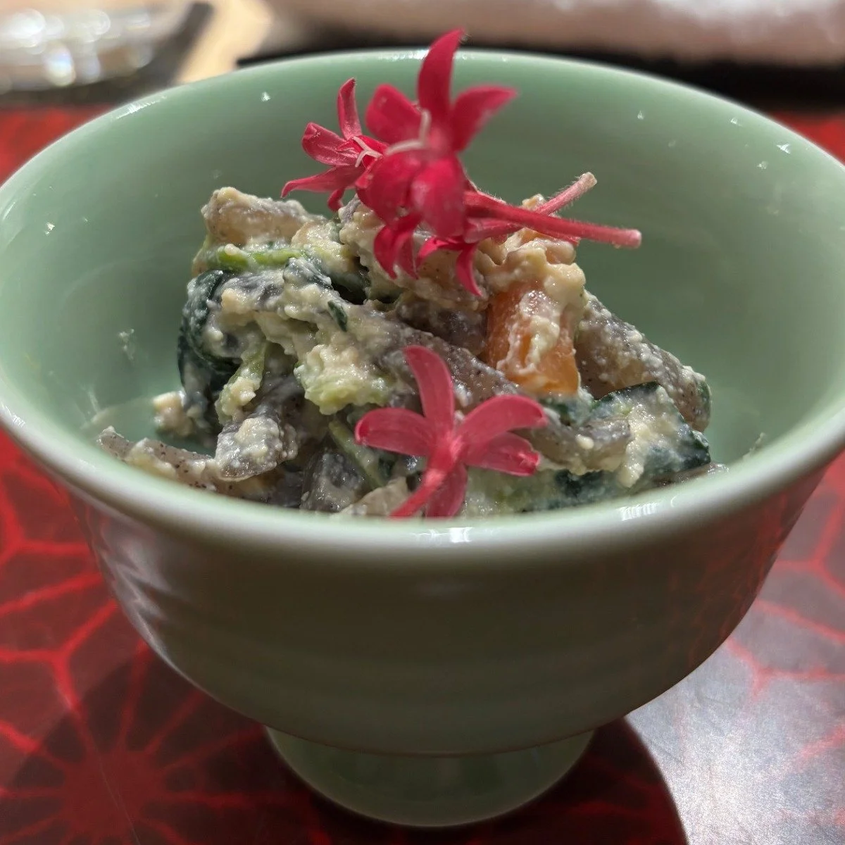 📍 @obanzaikappousinguu #Osaka #Japan 🇯🇵 | @sachiwines @alienor_cognac 🦀 🥢 🍱 🍶 🏮 🐡 ⛩