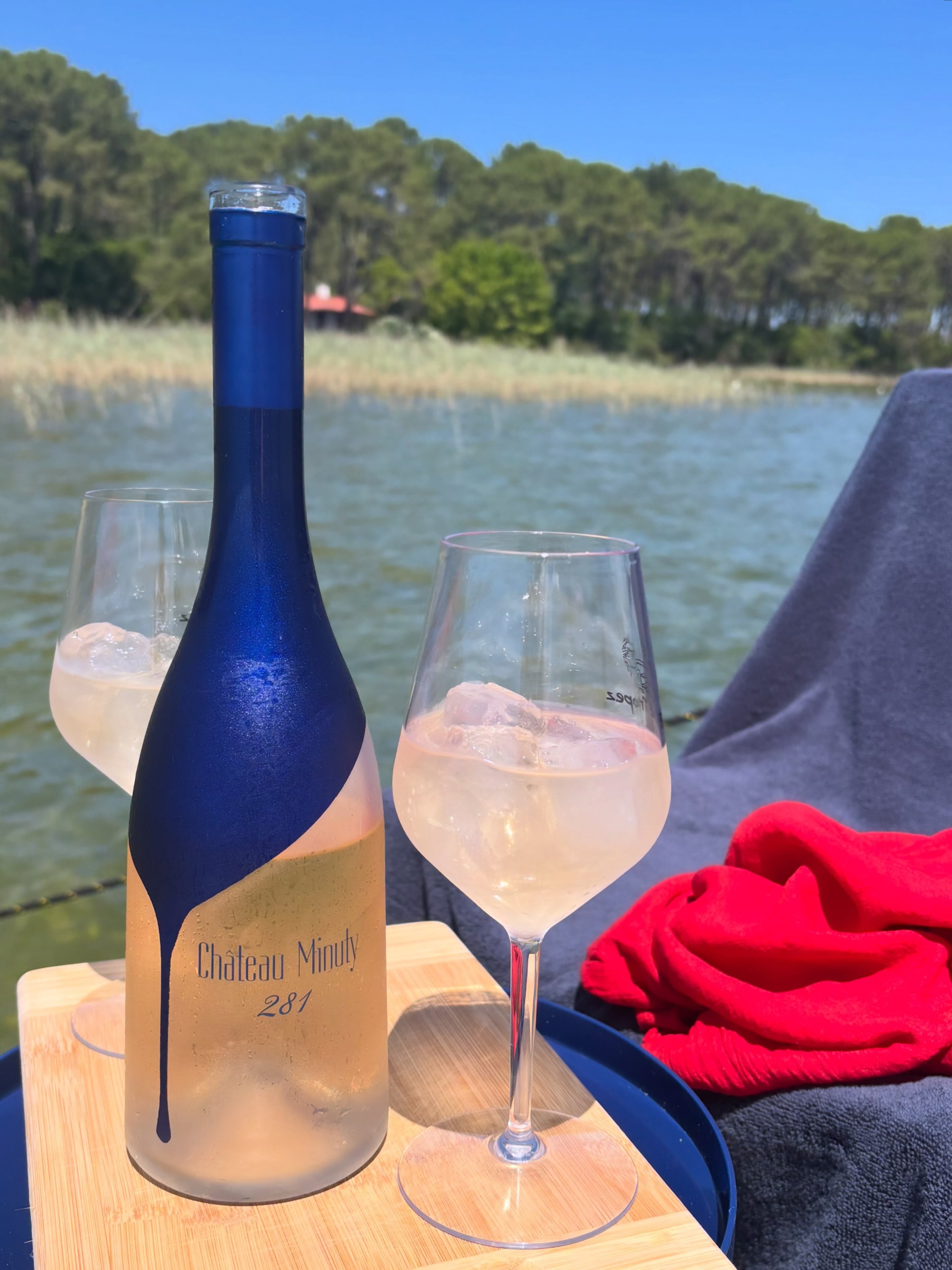 🧿 Bleu iconique
#Ros&eacute; d&rsquo;exception
@chateauminuty Cuv&eacute;e 281 💙
#FrenchRiviera #Provence #Minuty281 

🌎🌍🌏 Je suis Aur&eacute;lie Voillot Robaldo fondatrice de @winebouquet33 | Direction commerciale export externalis&eacute;e. J&