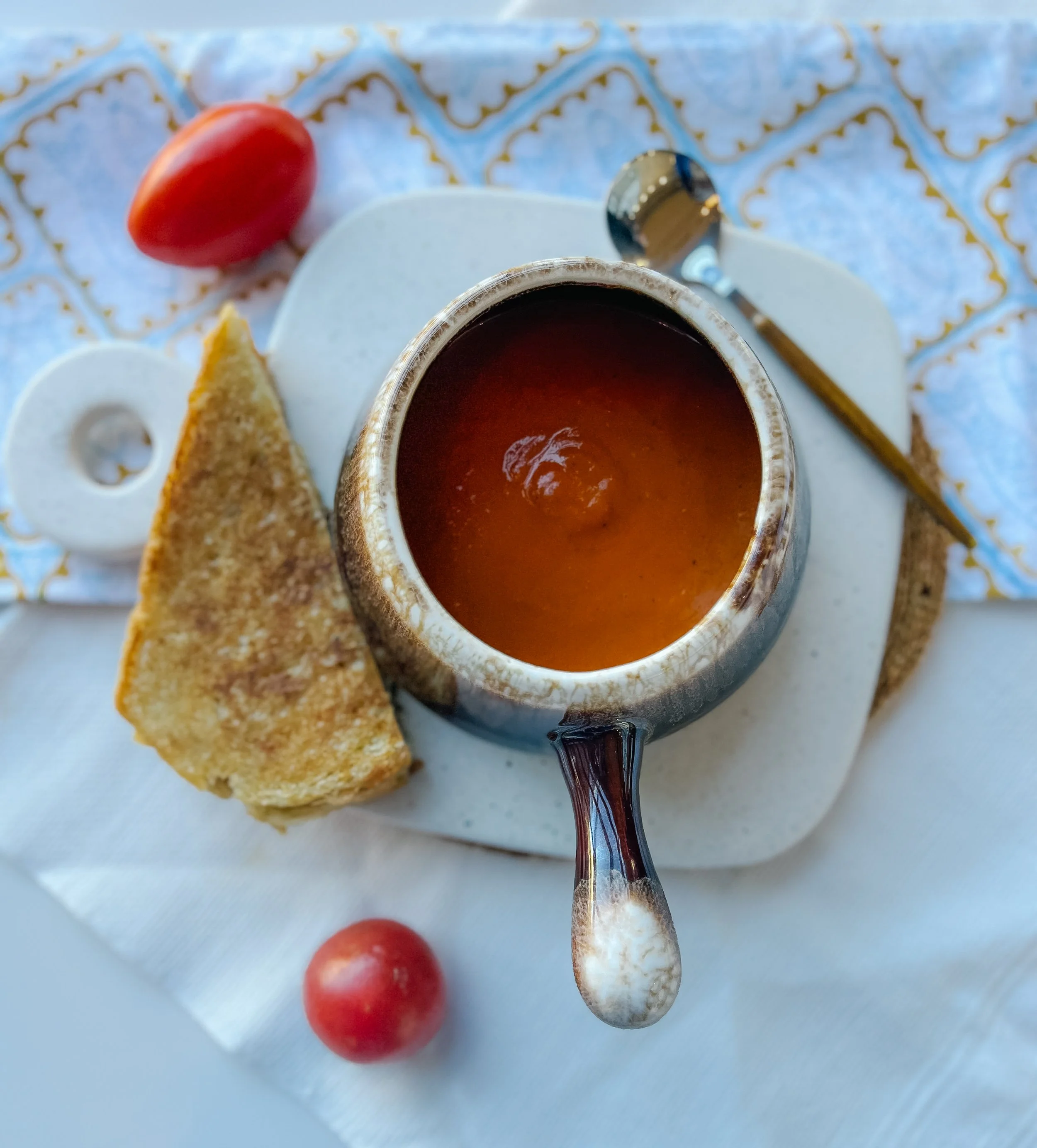Simple Roasted Tomato Pepper Soup: Cozy, Creamy and Easy