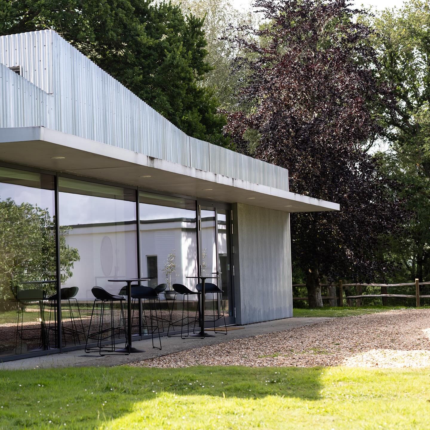 Direct access to the stunning South Downs walking routes. 
Open the door to the South Downs, stepping straight into nature - the best way to clear your mind 
*Dog (model) not included in the hire of the space