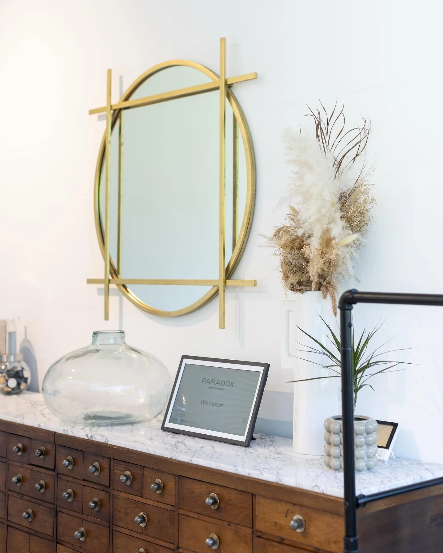 A contemporary design space
Modern, minimalist and intentionally designed. A space to explore movement, collaboration and connection.