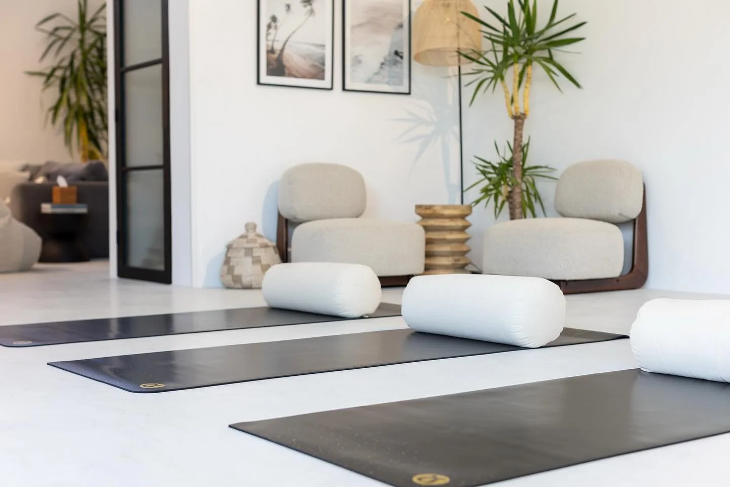 Our large, versatile open studio fits up to 20 people - Space to move. Space to think. Ideal for teams, workshops or wellness sessions.