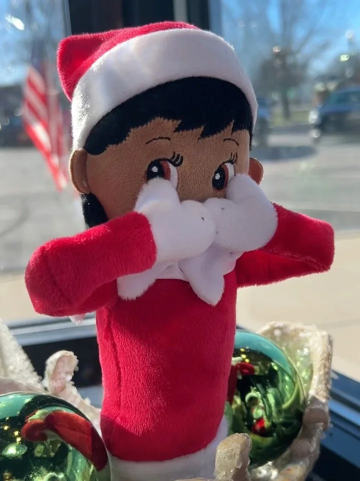 Love is in the air (and in our window display) 😉😍 There&rsquo;s still time to shop before the big Christmas day! We are open today till 6pm, make sure to stop by! #rings #christmasshopping #jamiestdm #virdenillinois