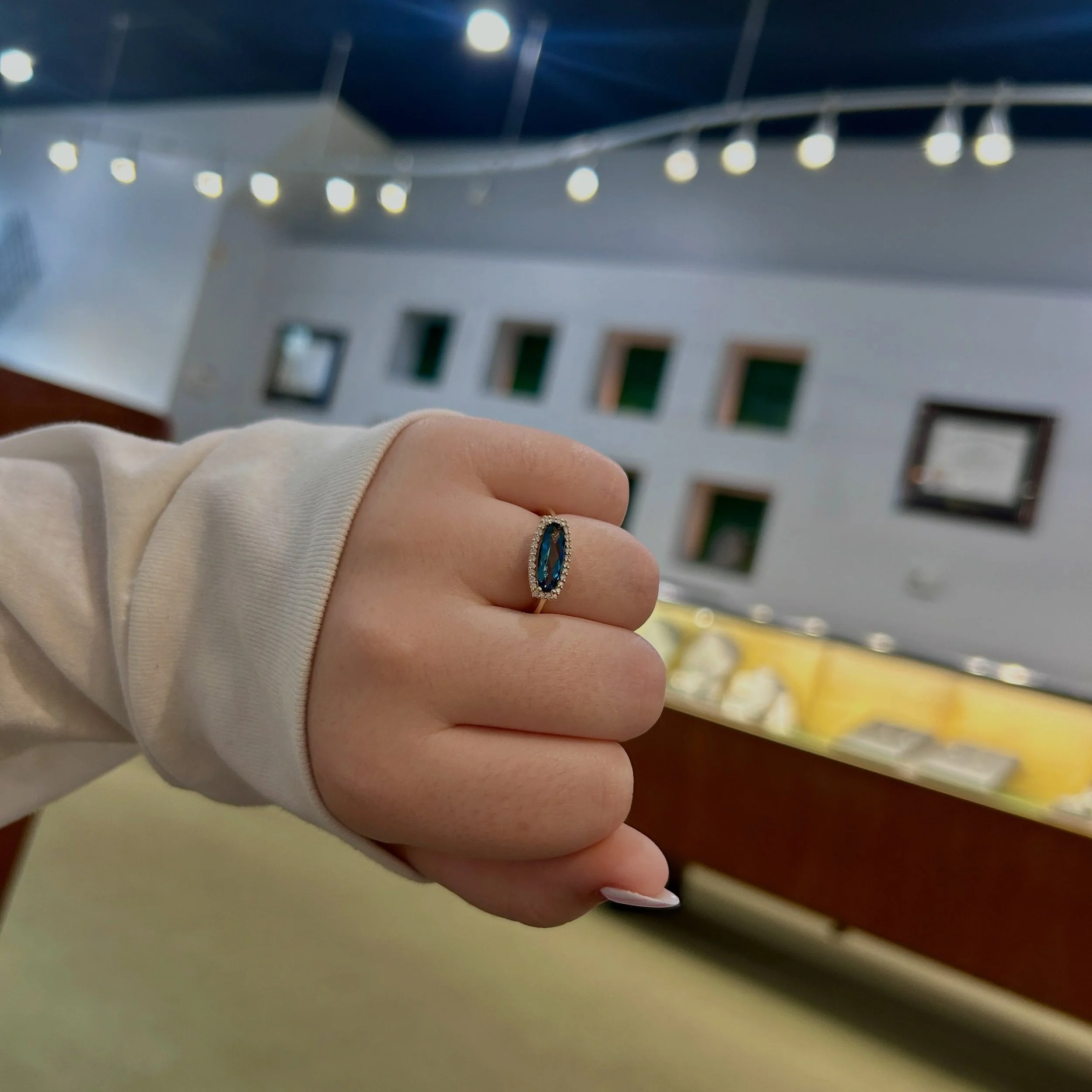 Our popular London Blue Topaz&hellip; but in a ring💙
&bull;14K Yellow Gold 
&bull; London Blue Topaz
&bull; Diamond Halo
It could be yours today🥰
#jamiestdm #londonbluetopaz #virdenillinois #shoplocal #rings