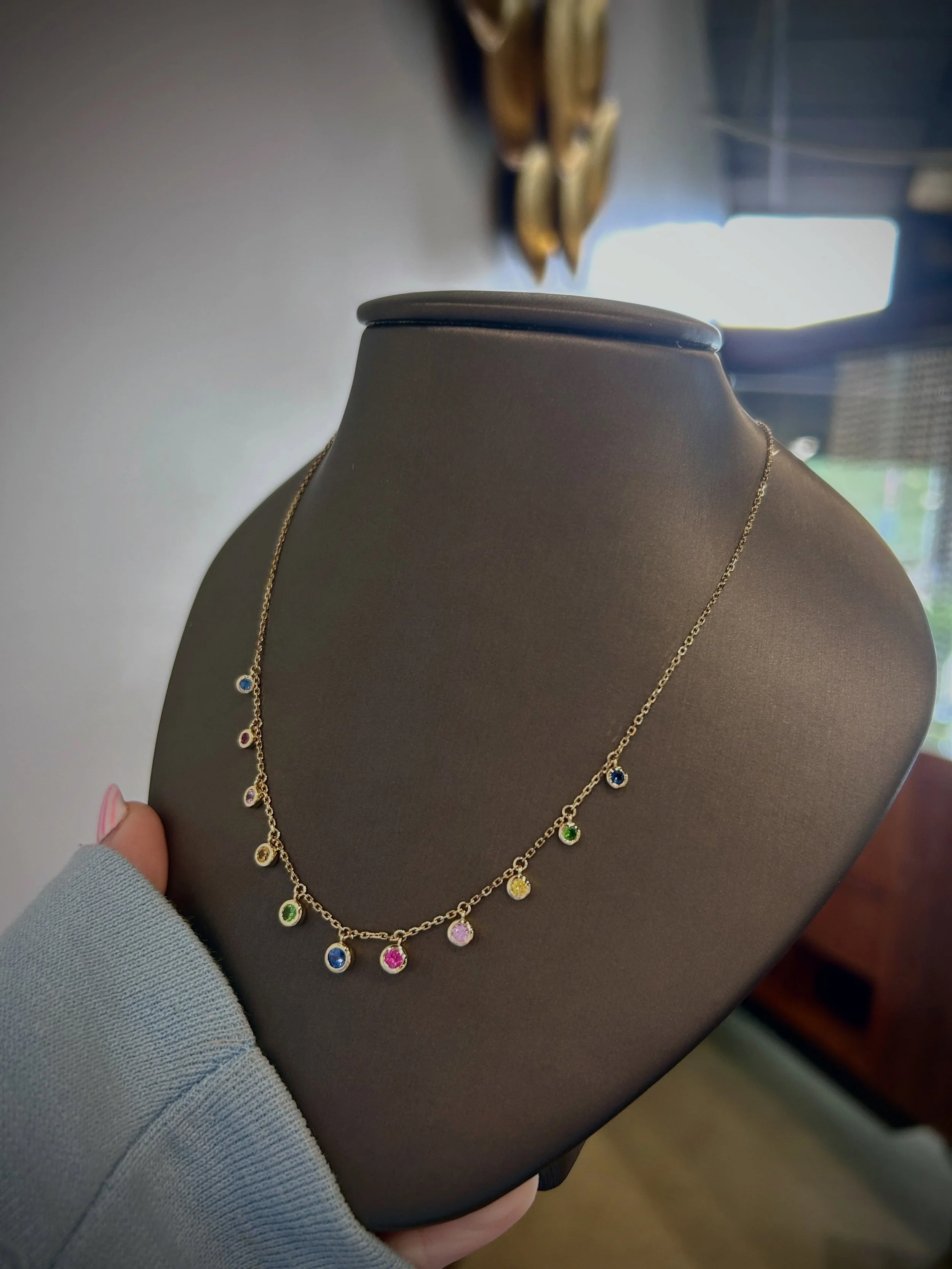 ❤️🧡💛💚💙💜🩷🤍
Happy Friday!! 

This necklace consists of colorful sapphires &amp; green garnets! From showcasing special birthstones, or simply adding a pop of color, it&rsquo;s a great piece to add to your daily wear! 

Want to create something s
