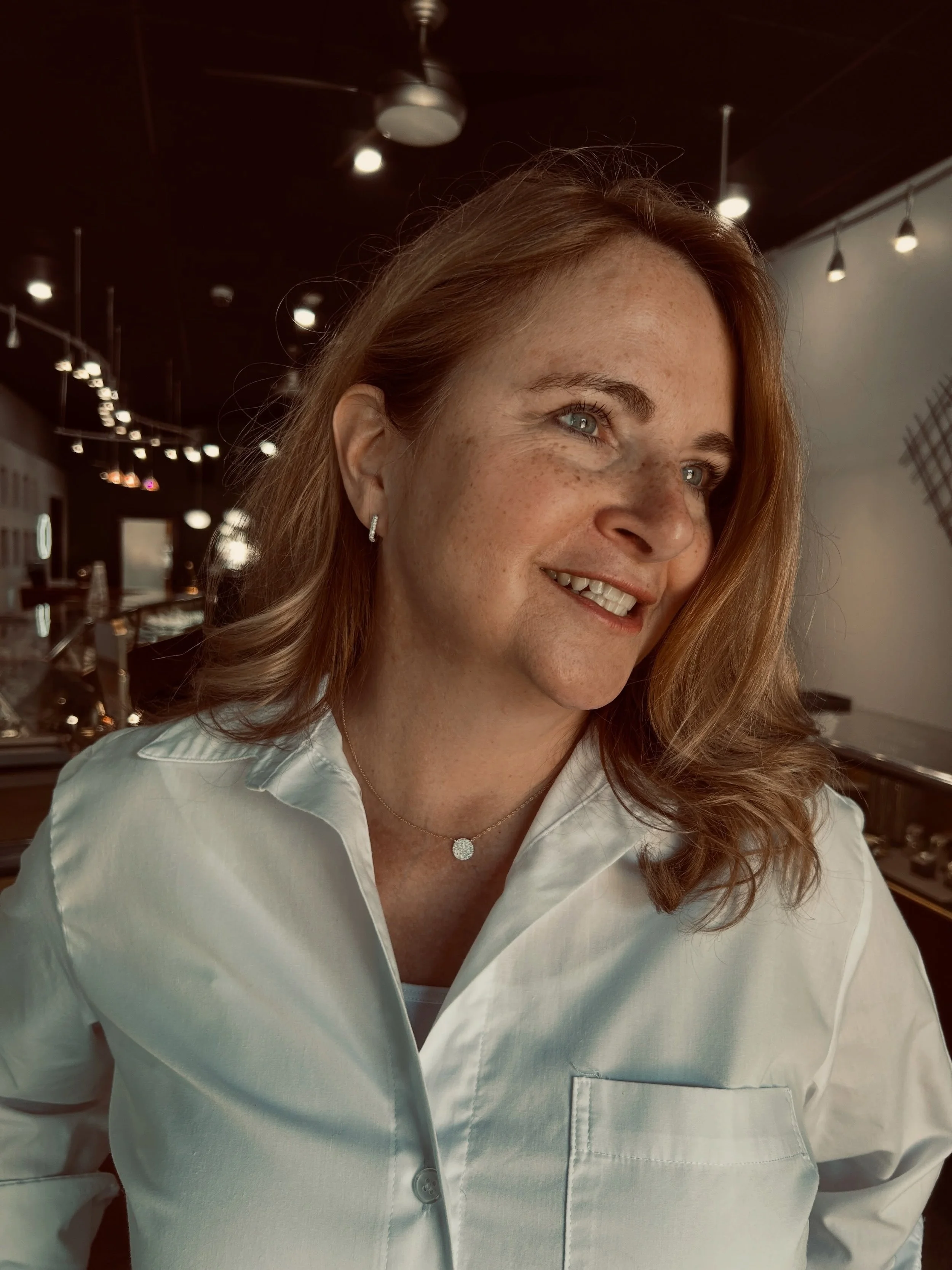 Tanya always models are jewelry so beautifully!! 🤍

Happy Friday!! Open till 5, you know where to find us! ☺️ 
#jamiestdm #necklaces #earrings #happyfriday #jewelry