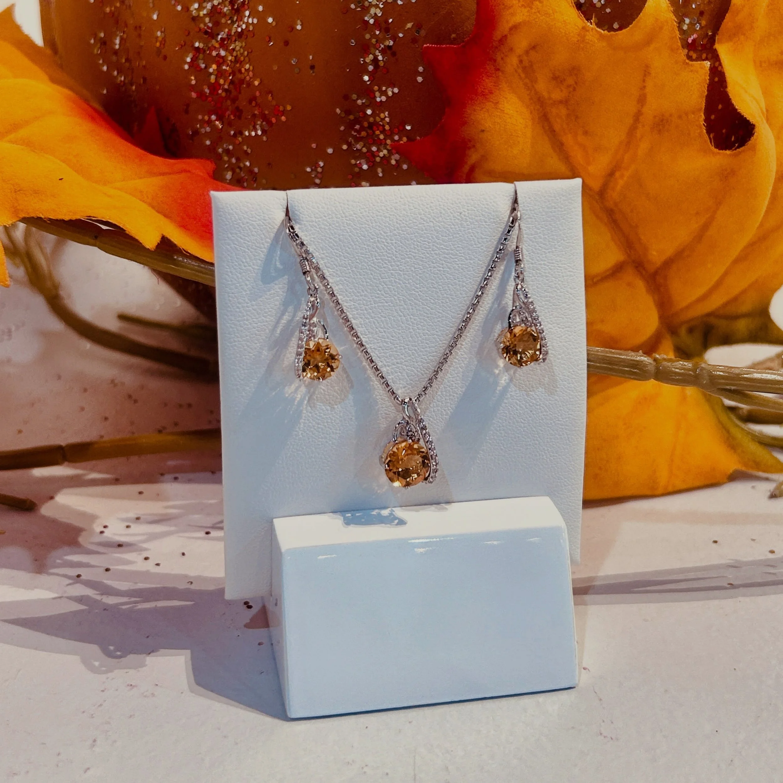 🧡🍂🍁🧡

&bull;Sterling Silver
&bull;Citrine
&bull;White Topaz Accent
#jamiestdm #sterlingsilver #citrine #virdenillinois #shoplocal