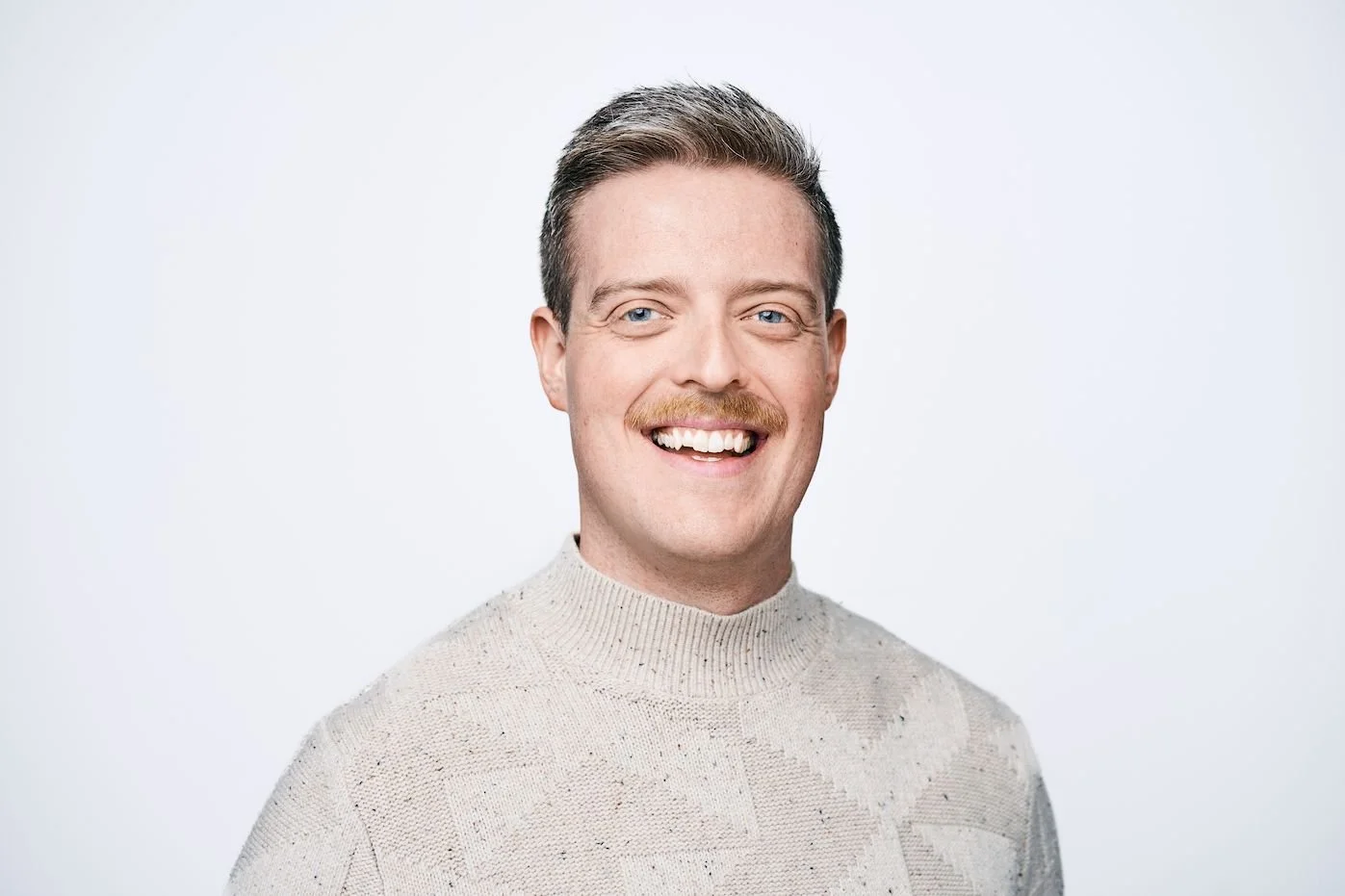 Alex Taylor, online vocal coach and musical theatre voice teacher