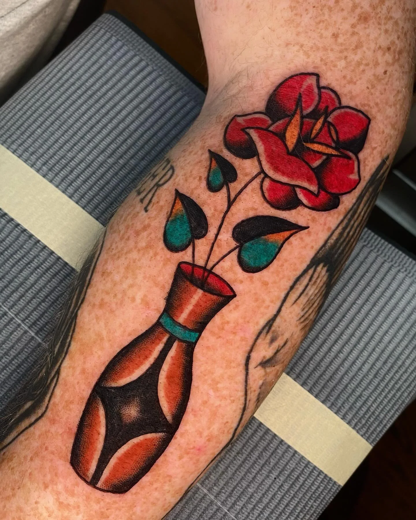 Lil rose on my love @drano_cocktail who brought me Thai food during our flash event. Love you ❤️