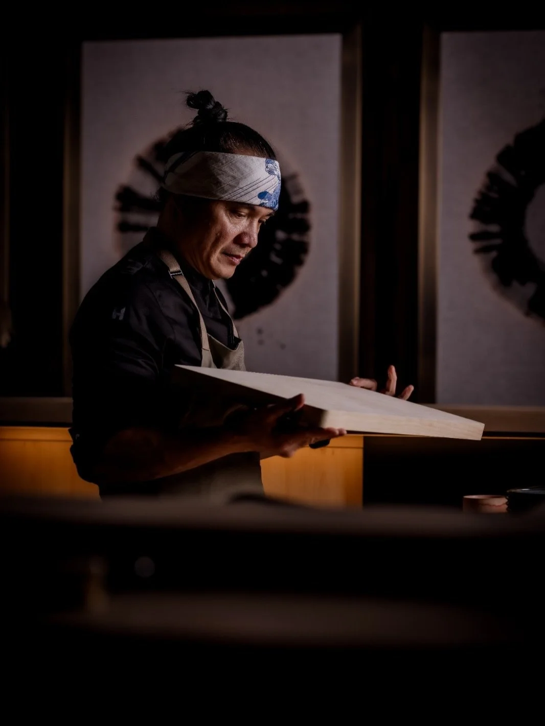 Before the first guest arrives, the work has already begun.

We start each day with ritual and preparation. Knives are sharpened and cuts are practised.

At the heart of Chef Leo&rsquo;s craft are two guiding ideas.

Edomae. Techniques from Tokyo&rsq