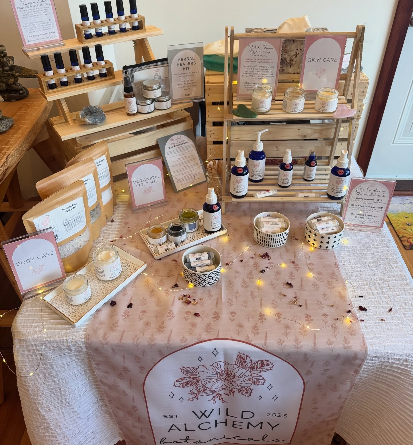 Beauty day for a market! Come visit Tin Town&rsquo;s open house today 10-5pm for some holiday shopping! ✨