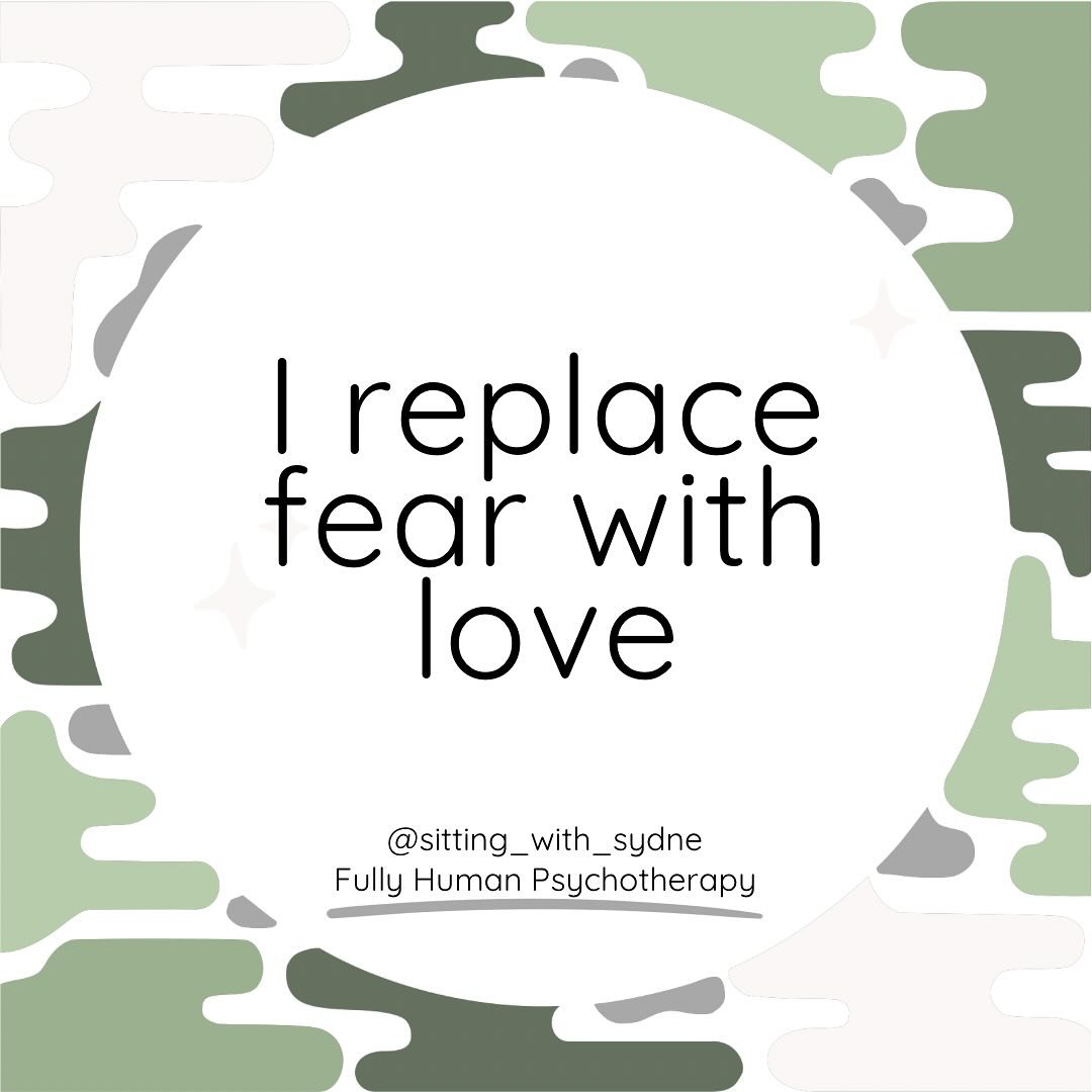 💭💬🗯️ mantra Monday! 

I&rsquo;m part of a book club and this was my biggest takeaway from the last chapter. (A return to love by Marianne Williamson)

Fear is the absence of love. Replace it and see how that shifts things for you.🤍

.
.
. 
#thera