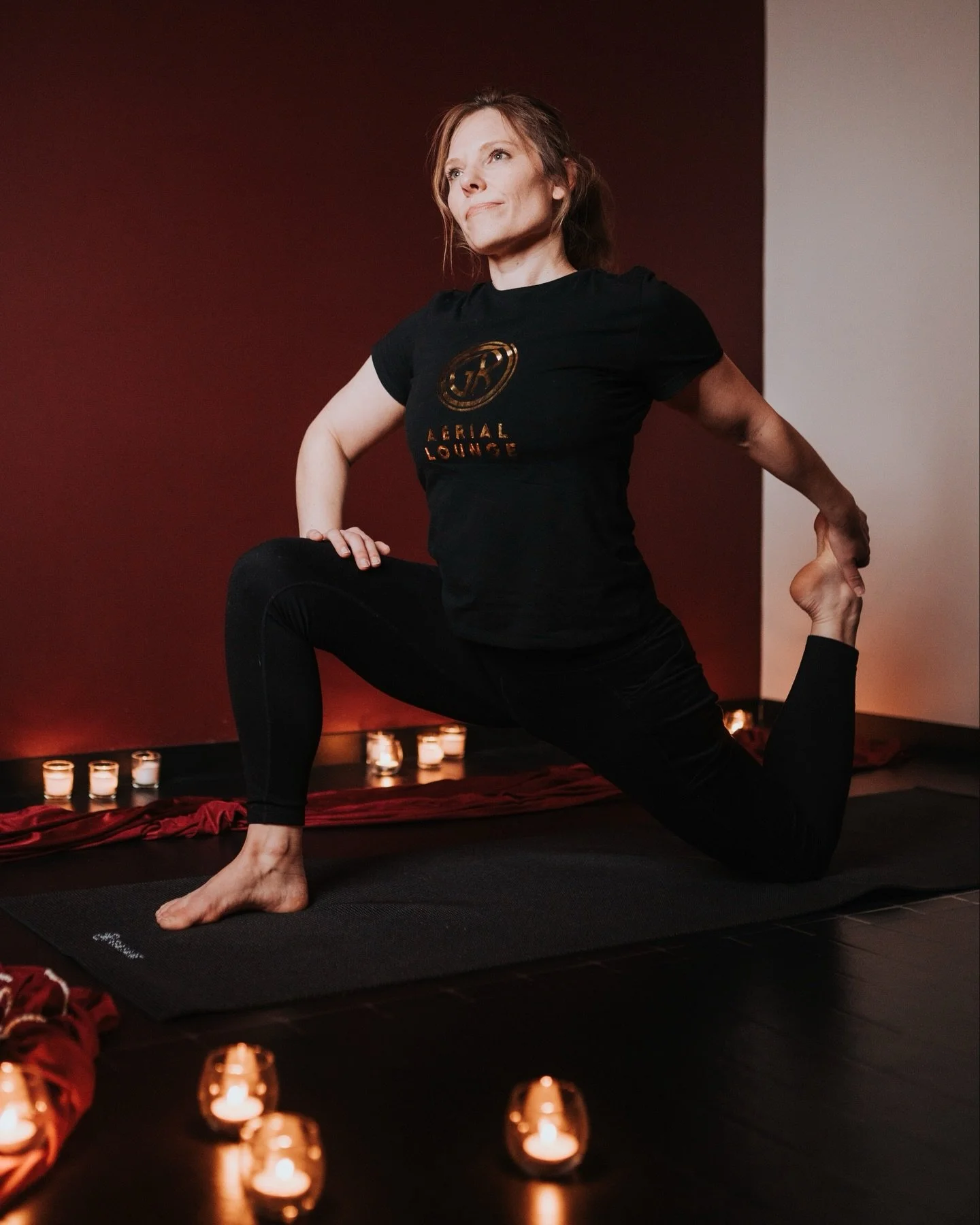 ✨ Candlelight Yoga + Sound Bath ✨ Sunday, December 28th &bull; 4:30pm-5:45pm
@grandrapidsaeriallounge 

Take a grounding pause this holiday season with a deeply restorative experience designed to soothe the nervous system and reset your energy. Move 