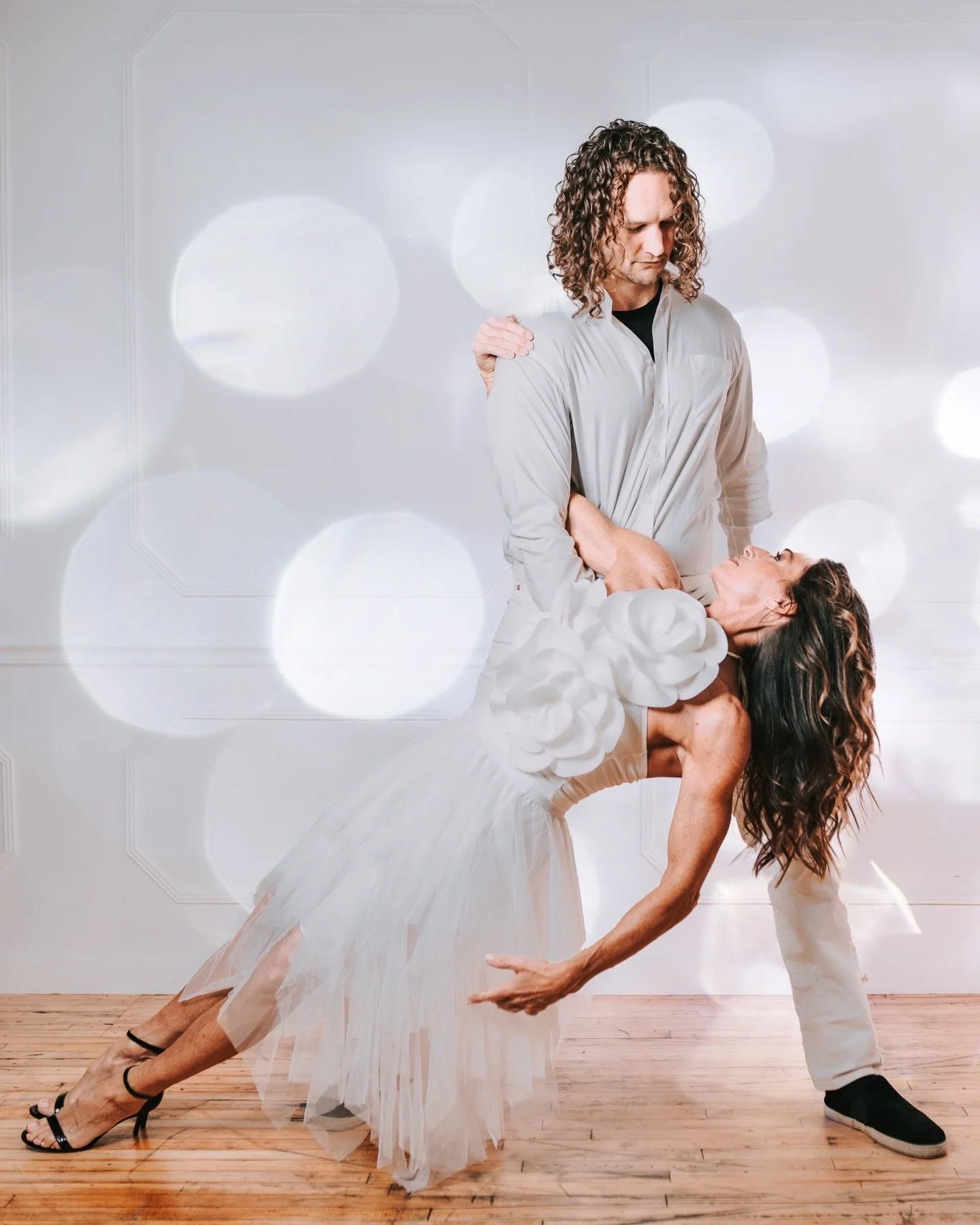 This is what dreams are made of.

Shapes, spins, dips, unexpected encounters, and a whole lot of glitter. 

I don&rsquo;t know about you, but I have wild dreams ✨🪩

Crystal inspired shoot
Models: @angela_sbrady @dansmitmusic 
Host: Stellar Networkin