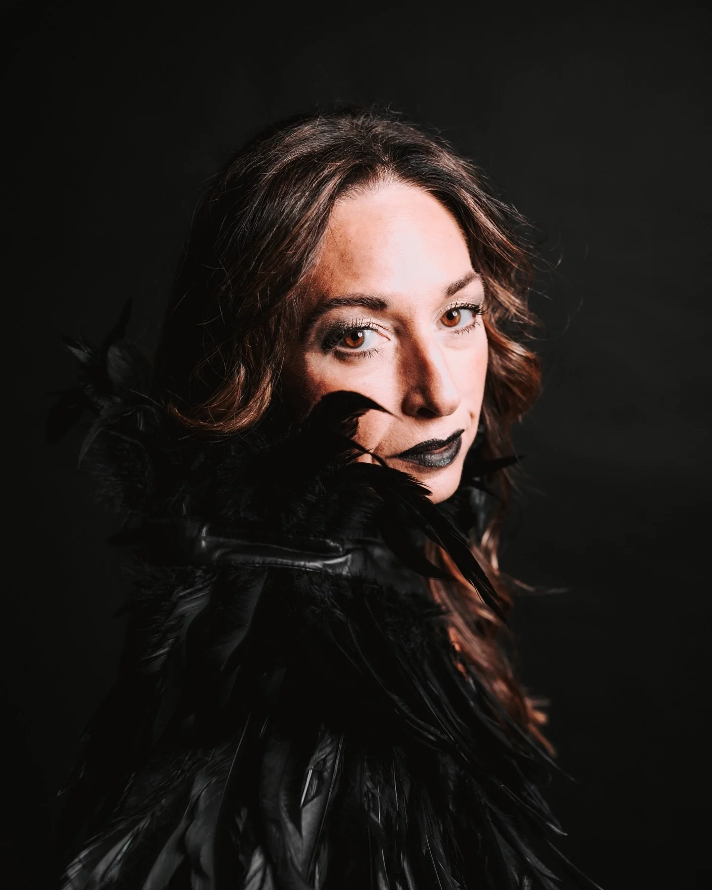 A black swan doesn&rsquo;t announce itself.
She arrives softly&mdash; and nothing is the same after.

A visual + poetic meditation on awakening, unpredictability, and the breath where awareness changes everything.

-

Concept &amp; Photography: @wave