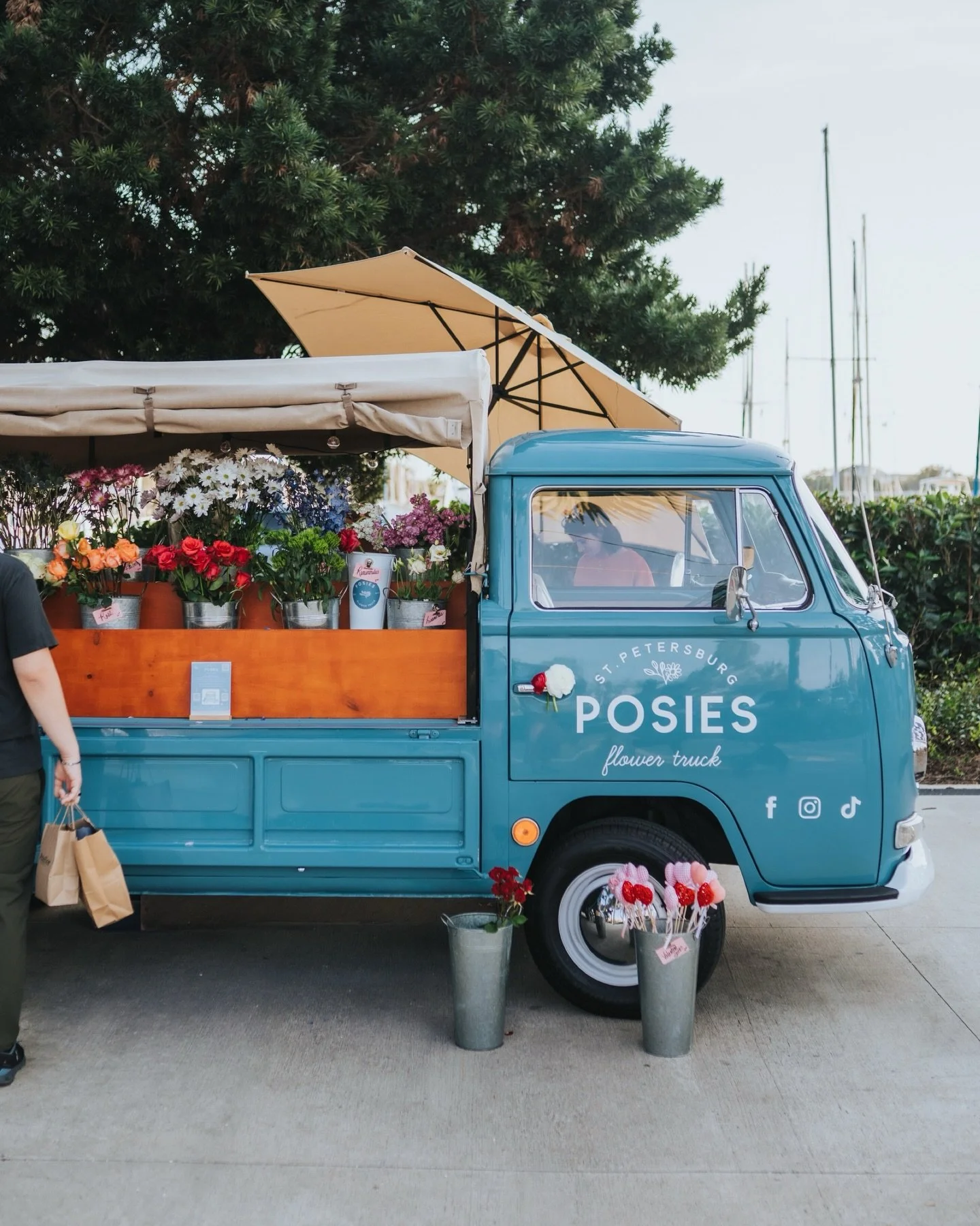 Valentine&rsquo;s Day, the St. Pete way. 💘

@posiesflowertruck rolling in with armfuls of blooms, @dansmitmusic serenading the sunset with love songs, and the breeze off the bay carrying it all a little farther.

There&rsquo;s something about fresh 