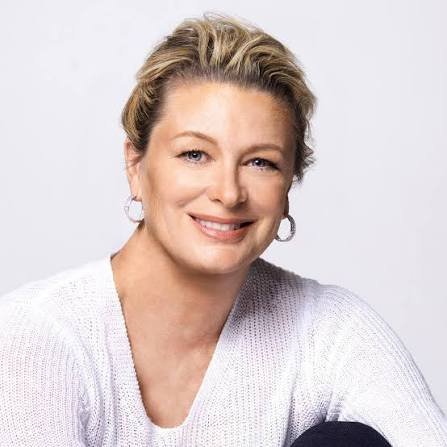 Kristin Hannah headshot