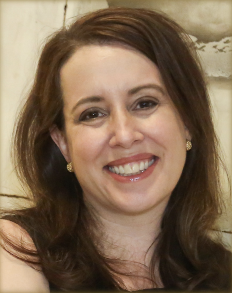 Headshot of Julia Quinn