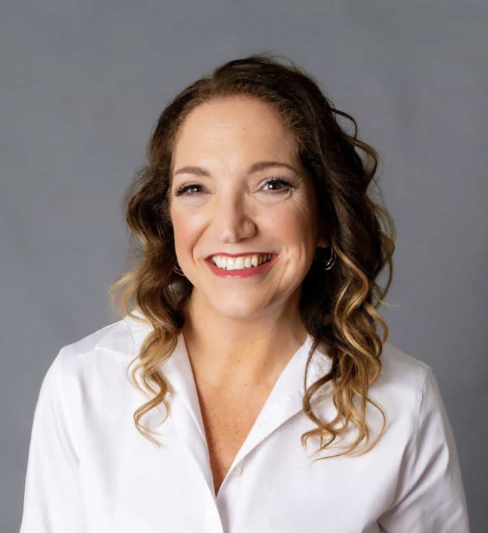 Headshot of Elle Cosimano