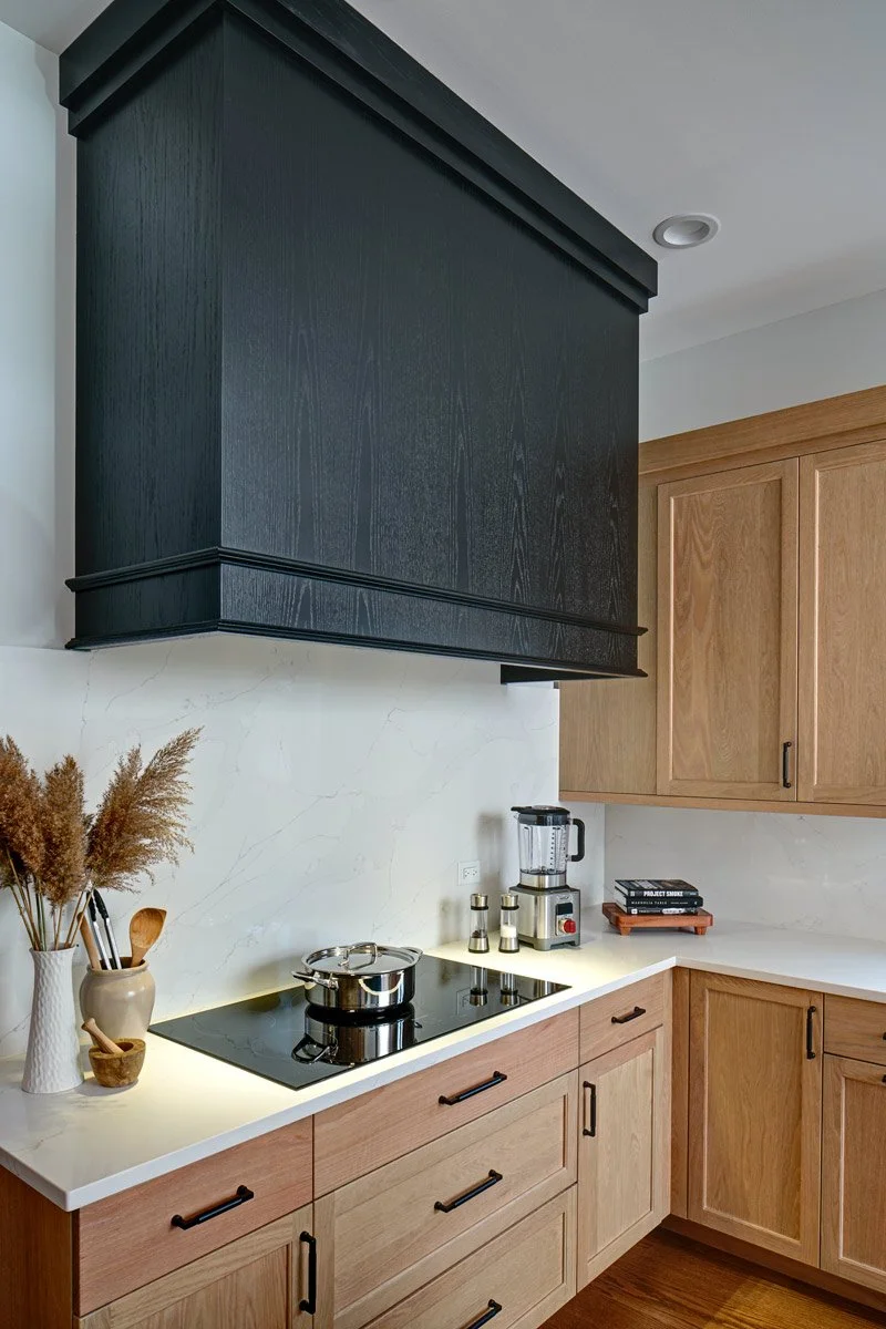 Timeless-Kitchen_Chicago_Dark-Hood-Convection-Range_craftsman_Drury-Design.jpg