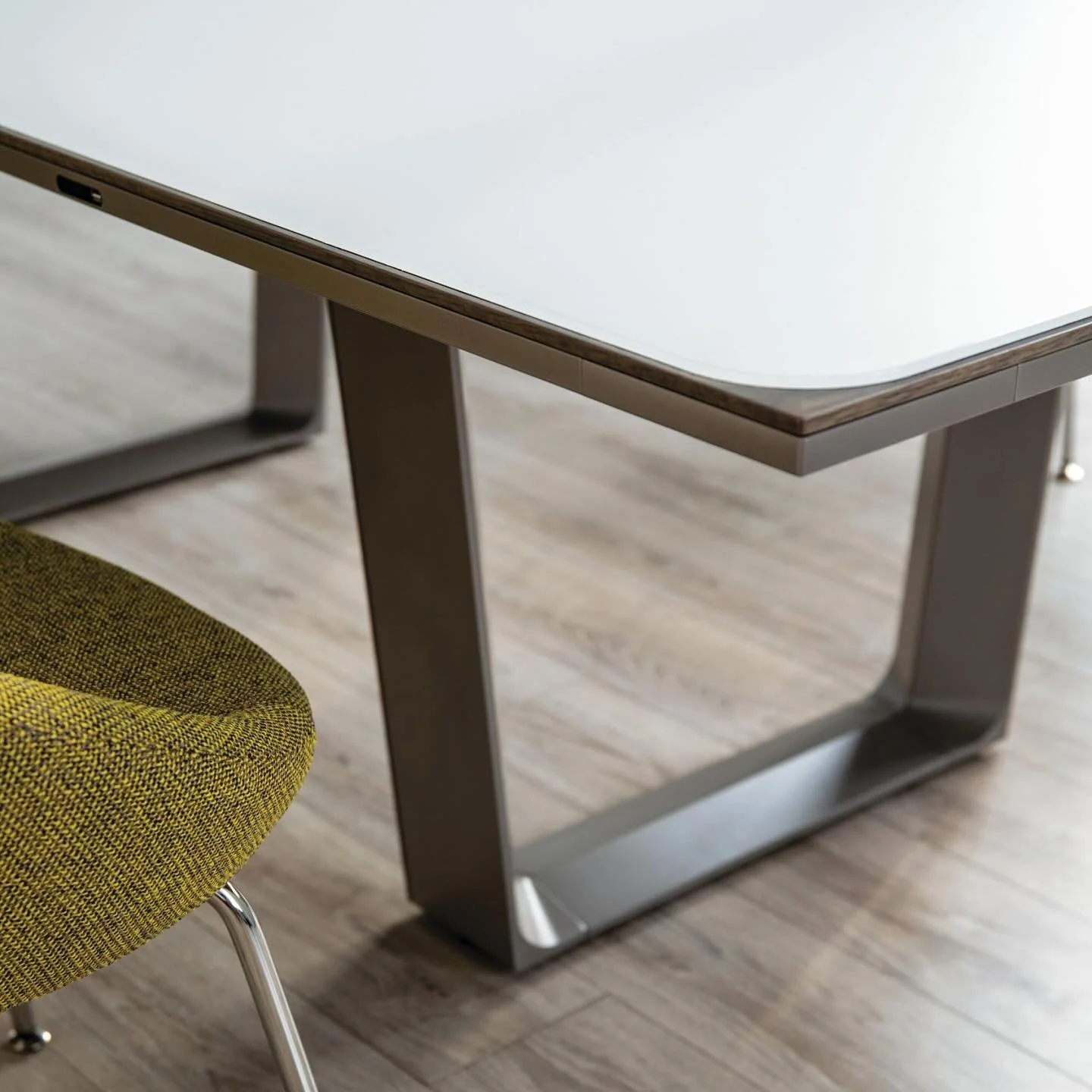 Craftsmanship, technology, power and function are the legs that stand beneath the diverse offering that is @teknion’s C+D Conference Table. This large-scale conference table is a must-have in every boardroom, bringing an artisanal lens while ad