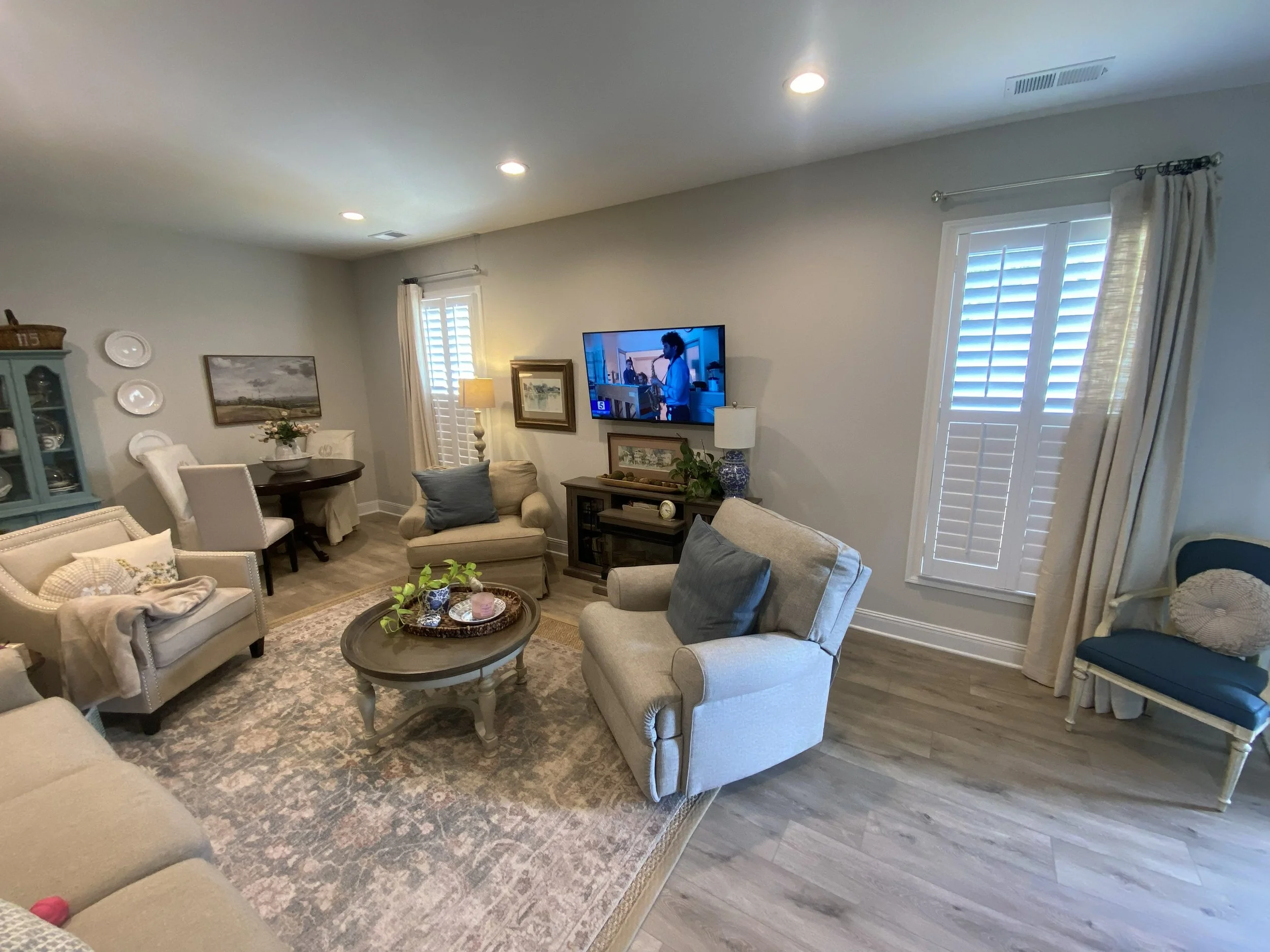 Livingroom Divider Rail, Tilt Bar Plantation Shutter