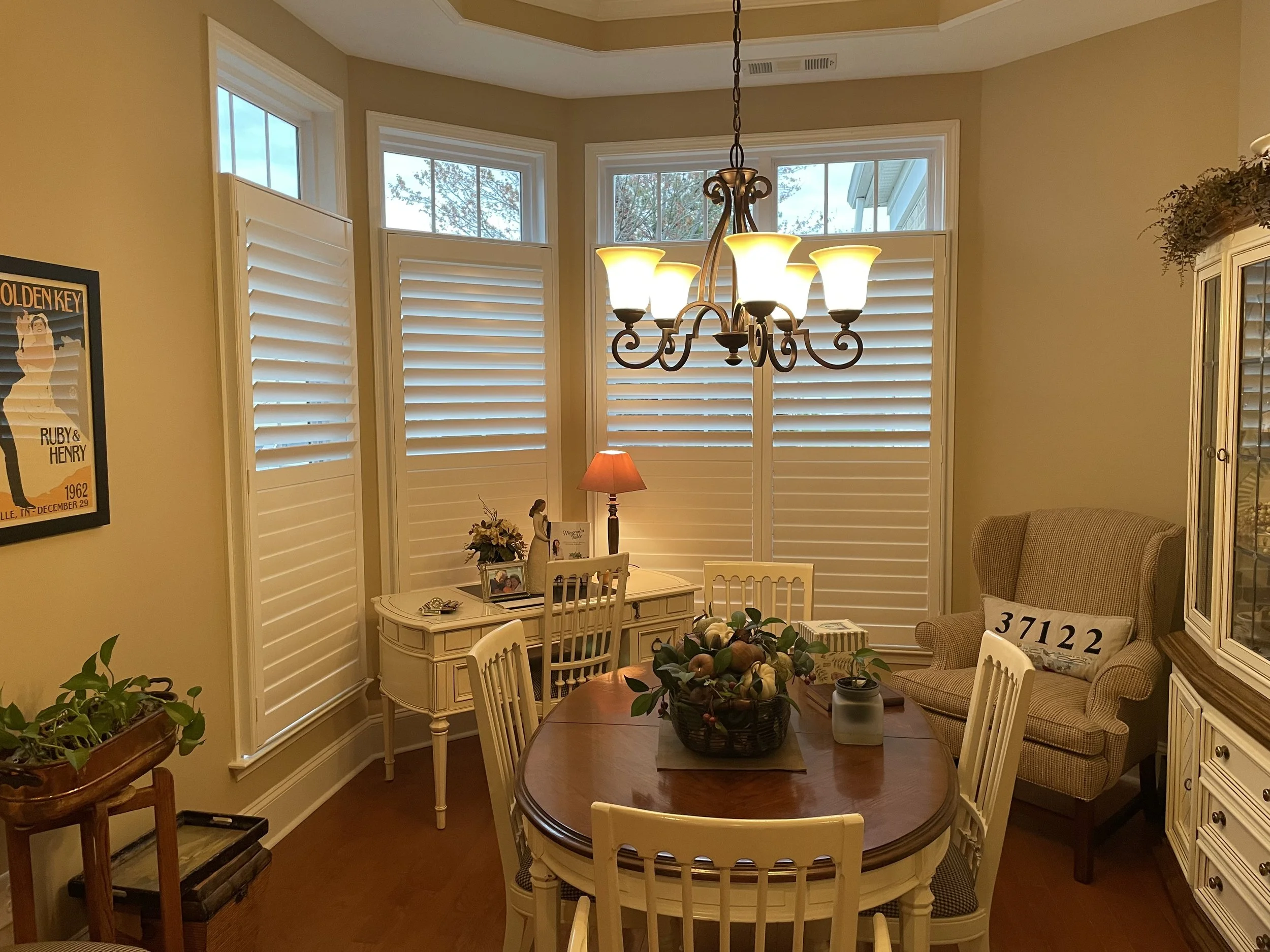 Transom open - split tilt Shutters for breakfast room