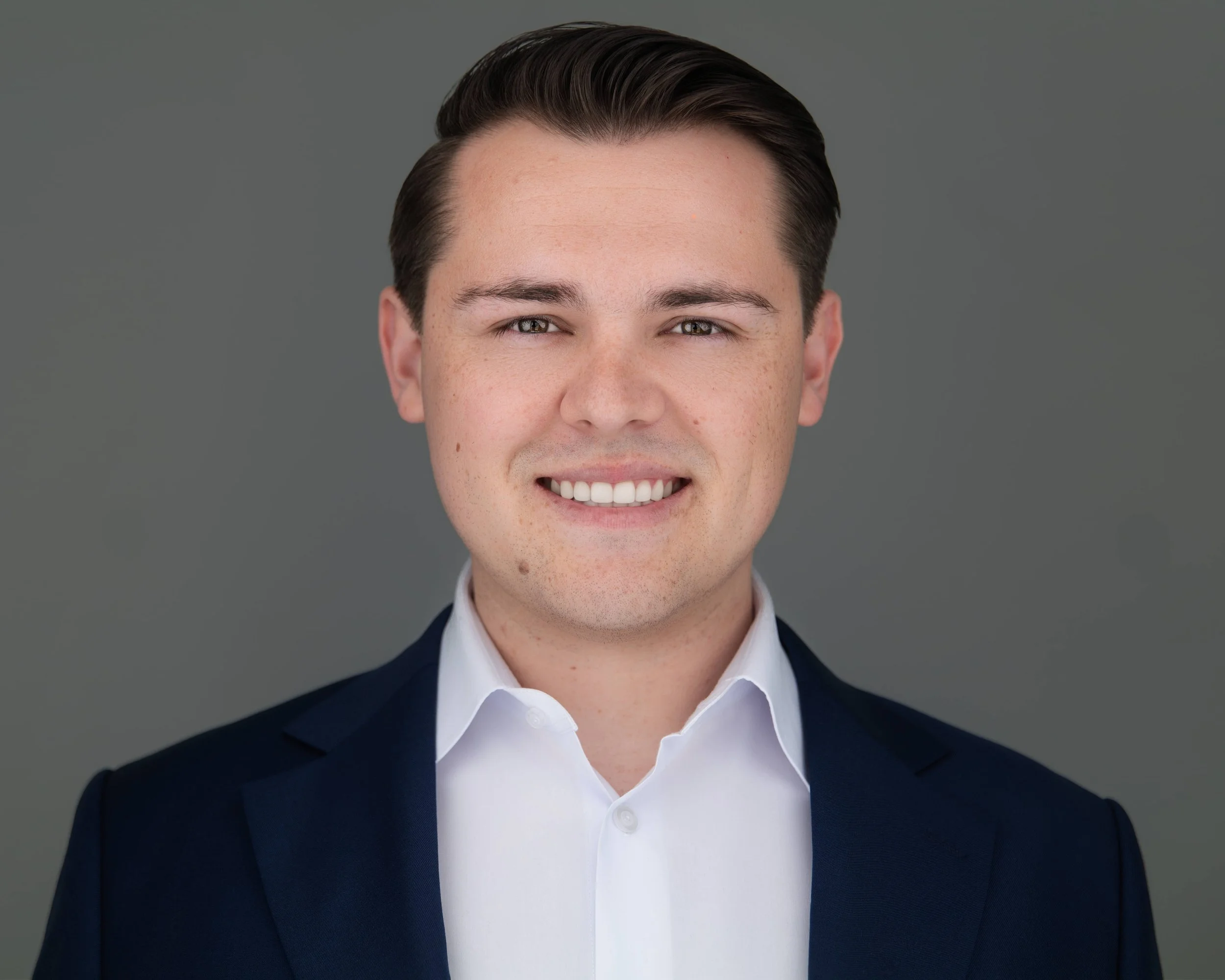 How a Bay Area Financial Advisor Nailed His LinkedIn Headshot (And What You Can Learn From It)