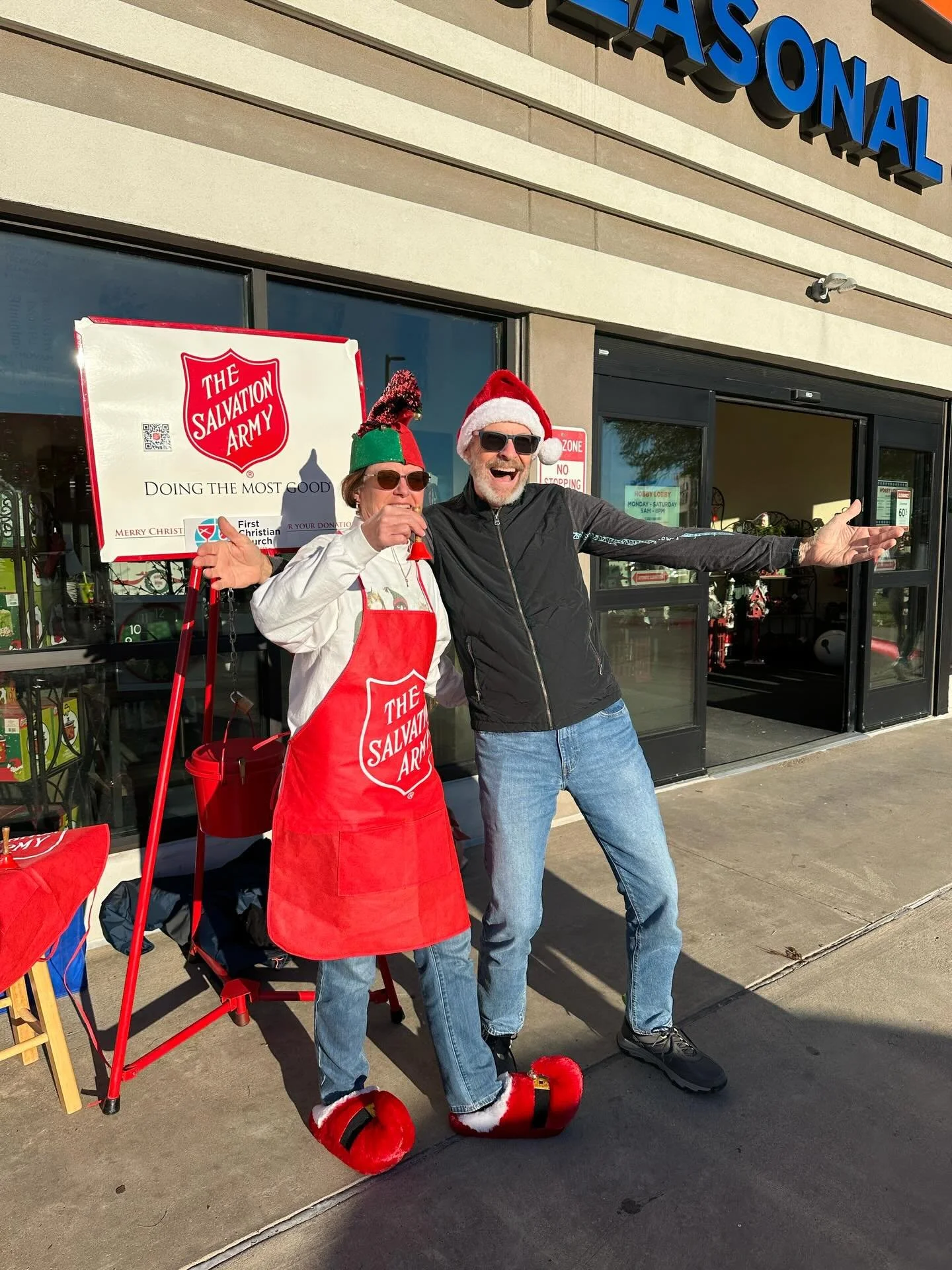 More FCC bell ringers! 🔔❤️
Our church family keeps showing up in big ways, and our hearts are so full. Thank you to these wonderful volunteers for spreading cheer, generosity, and love throughout our community this season!
#tistheseason #salvationar