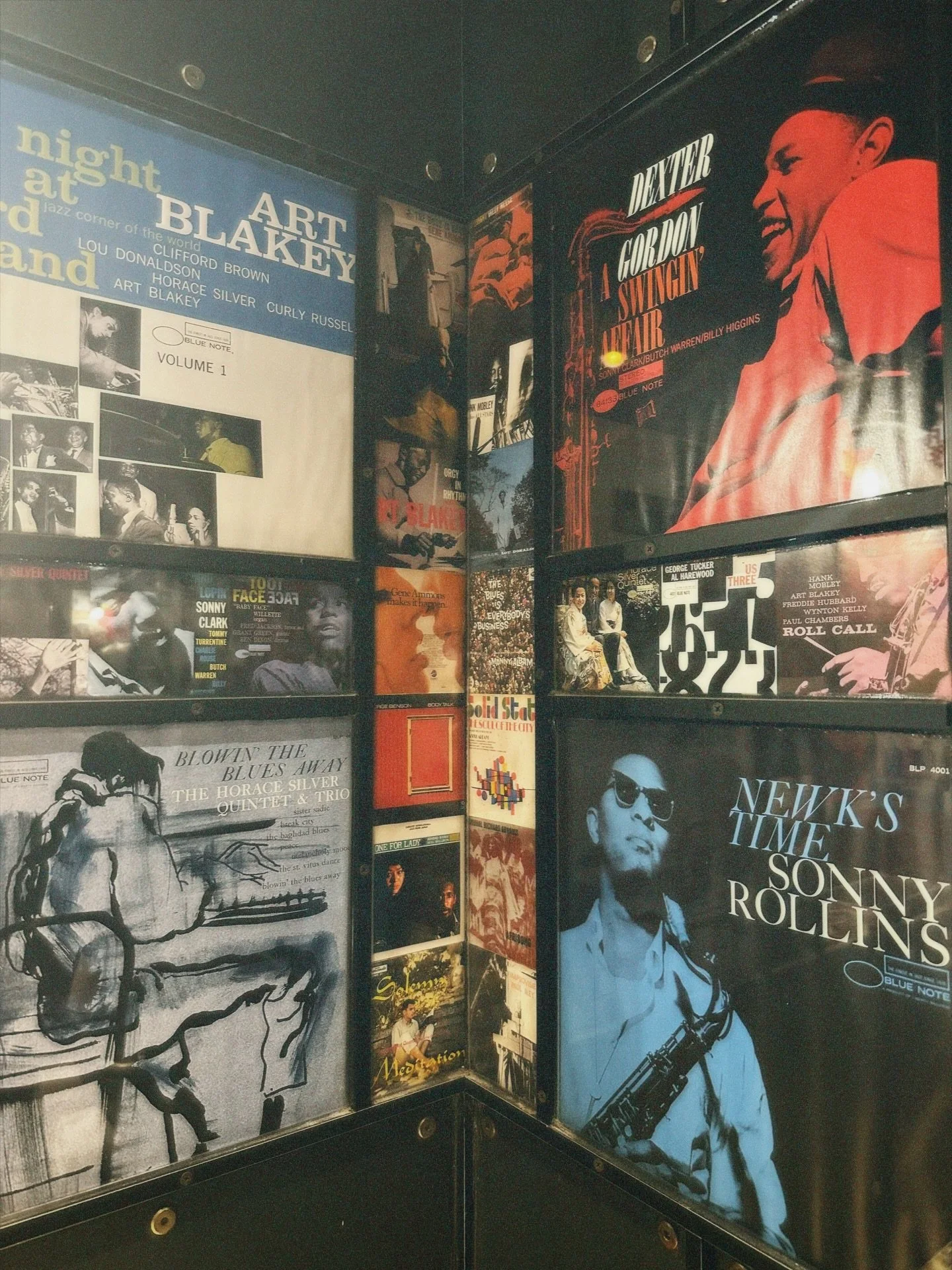 photo archive in five (I swear I&rsquo;m going somewhere with this)

Portrait of a Haunting, Fall 2026

#debutauthor #2026debuts #horromance #womeninhorror