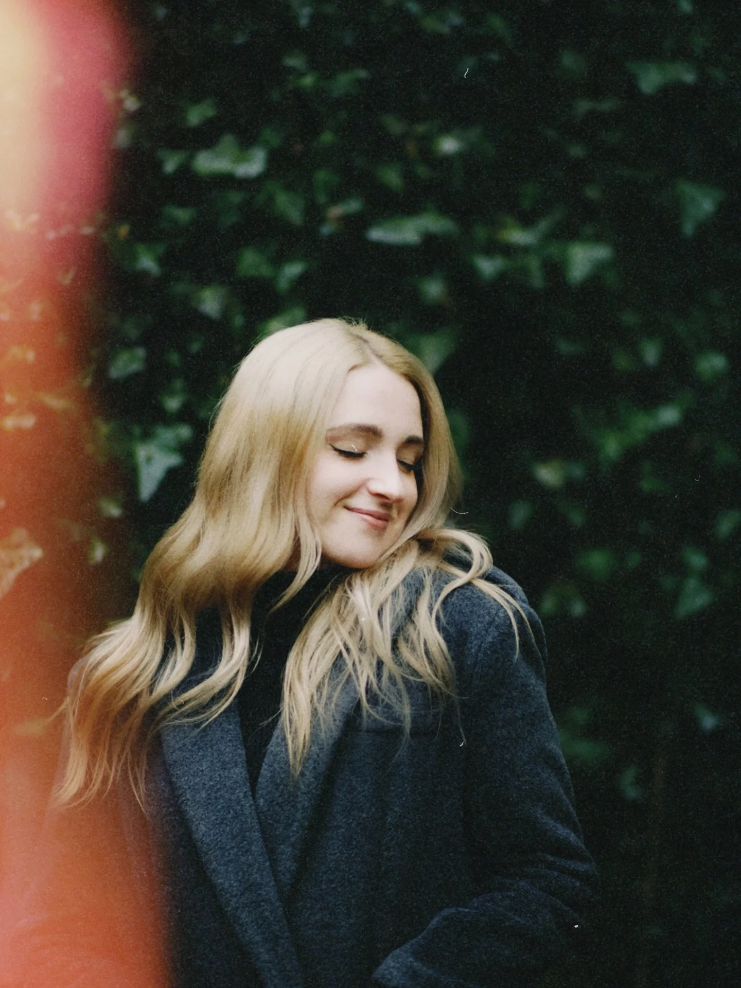 &hellip; archive in two 🥹 (swipe to see who&rsquo;s celebrating)

Portrait of a Haunting, Fall 2026

#debutauthor #2026debut #horromance #womeninhorror