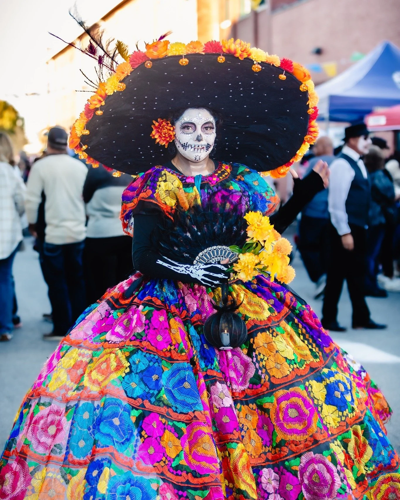 Celebrate life. Celebrate culture. Celebrate community. 💛

This Saturday, November 1st, 445 E Market St, (on St. Jackson between Main &amp; Market) transforms into a free, family-friendly fiesta for the 2nd Annual @dia_de_muertos_lou. Bring your who