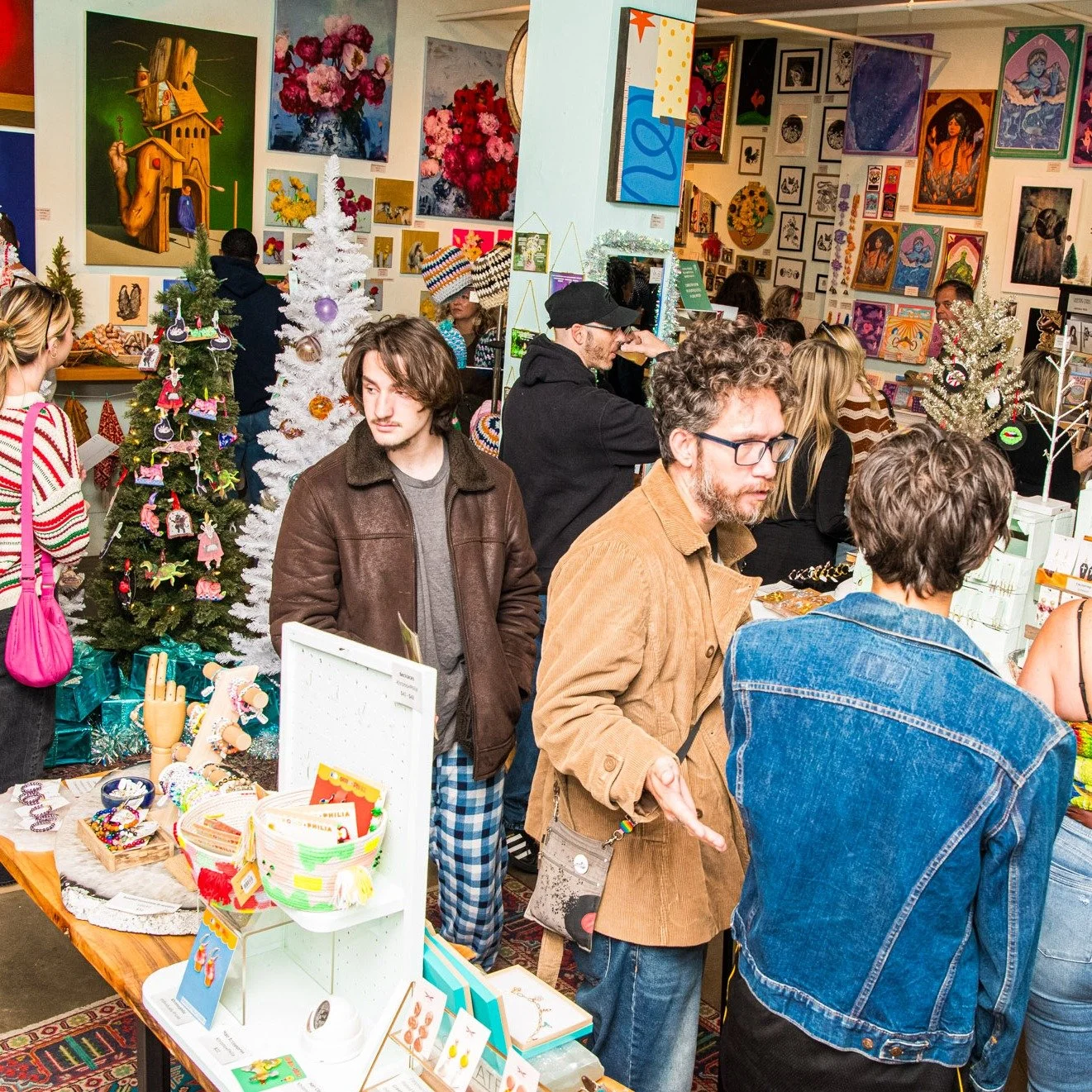 Small Business Saturday hits different in NuLu. 💛✨

Shop the block, snag the deals, and soak up all the festive extras:
🎁 @peace_of_the_earth : Free gift with $75+, complimentary gift wrap + hot tea samples
🥃 @rabbithole : Sip &amp; Shop specials,