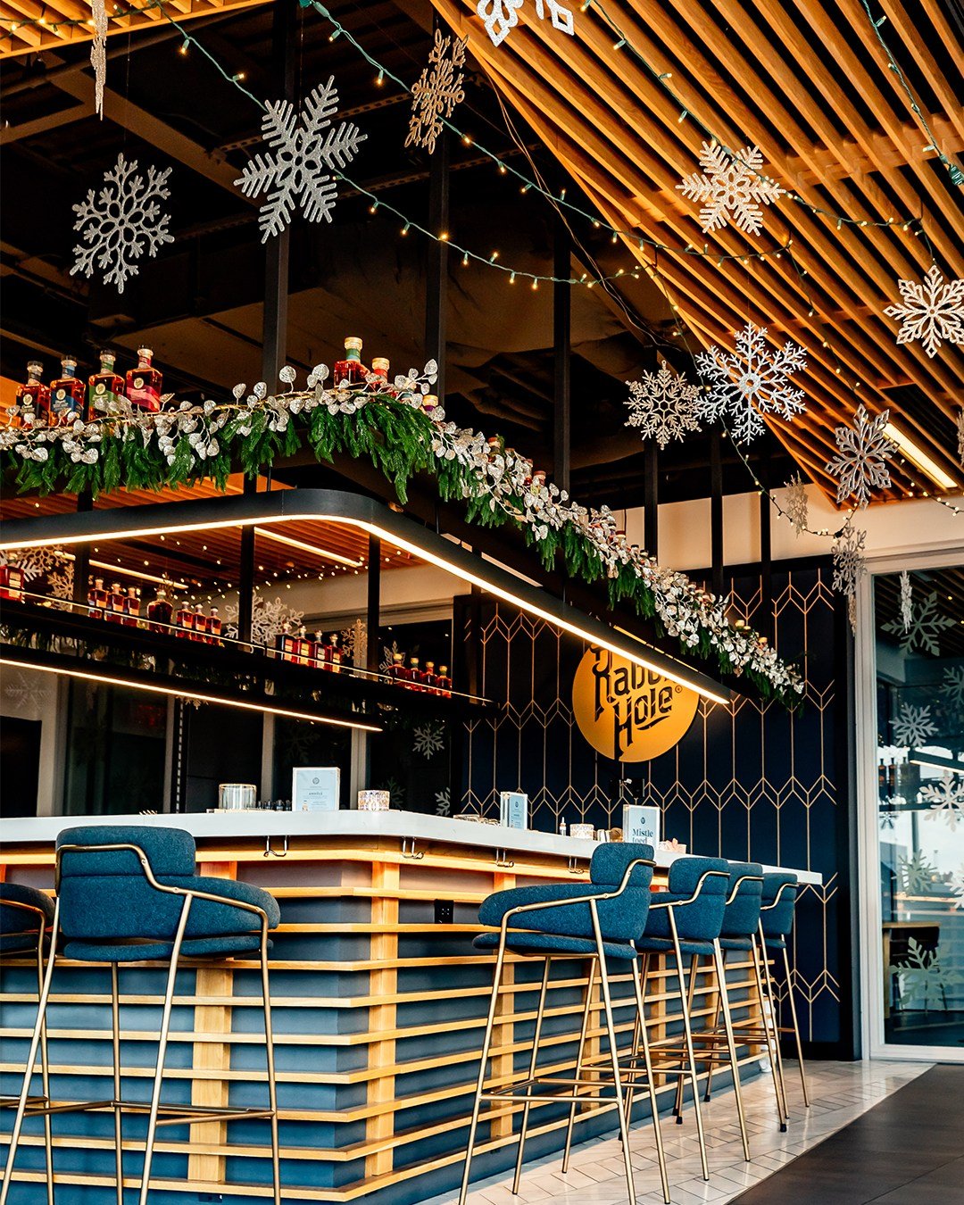 🎄✨ Step into the holiday magic at @rabbithole&rsquo;s Overlook Bar, aka the Mistletoed Holiday Bar, where the spirits are merry, and the cocktails are even merrier. 🎄✨

Open until December 27th, sip your way through a seasonal menu, enjoy award-win