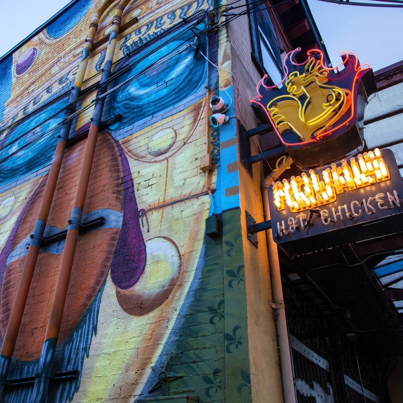 🔥 Heads up, heat seekers! @royalshotchicken is bringing the flavor in the heart of NuLu with crispy tenders, spicy sammies, crave-worthy sides, and legendary milkshakes. If you haven&rsquo;t been yet&hellip;this is your sign.