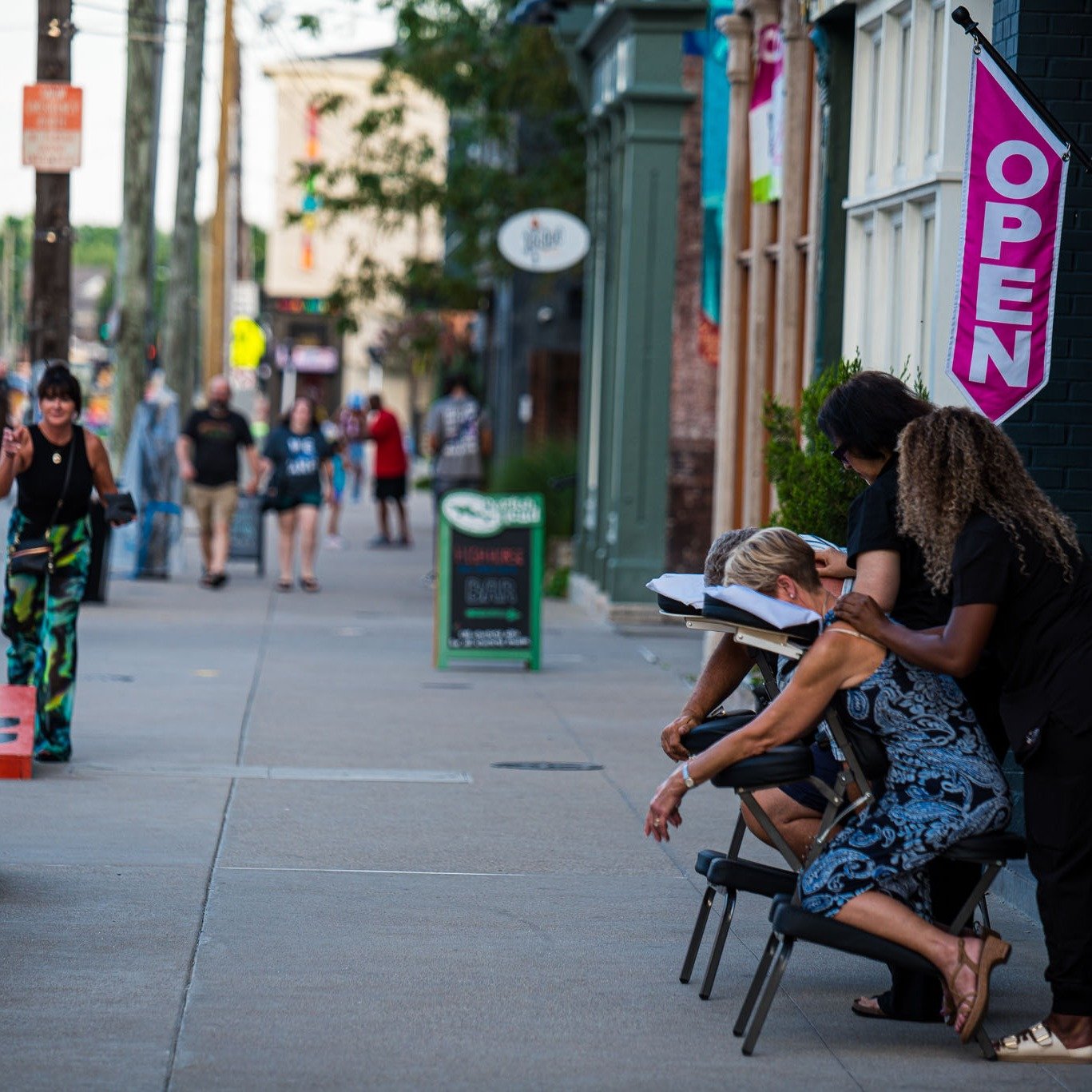 Make plans now to spend your Friday night in NuLu on June 12 for another NuLu Nights! 🌛 E. Market St. is transformed into a lively after-hours experience filled with live music, interactive art pop-ups, late-night shopping, and special happenings th